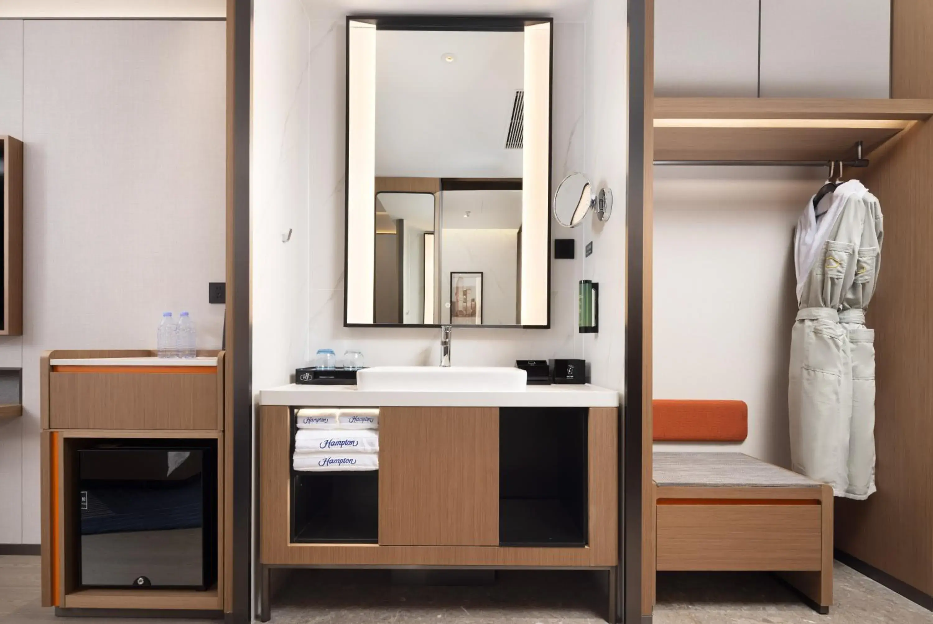 Superior King Room in Hampton by Hilton Shenzhen Futian Huaqiangbei Superior King Room in Hampton by Hilton Shenzhen Futian Huaqiangbei