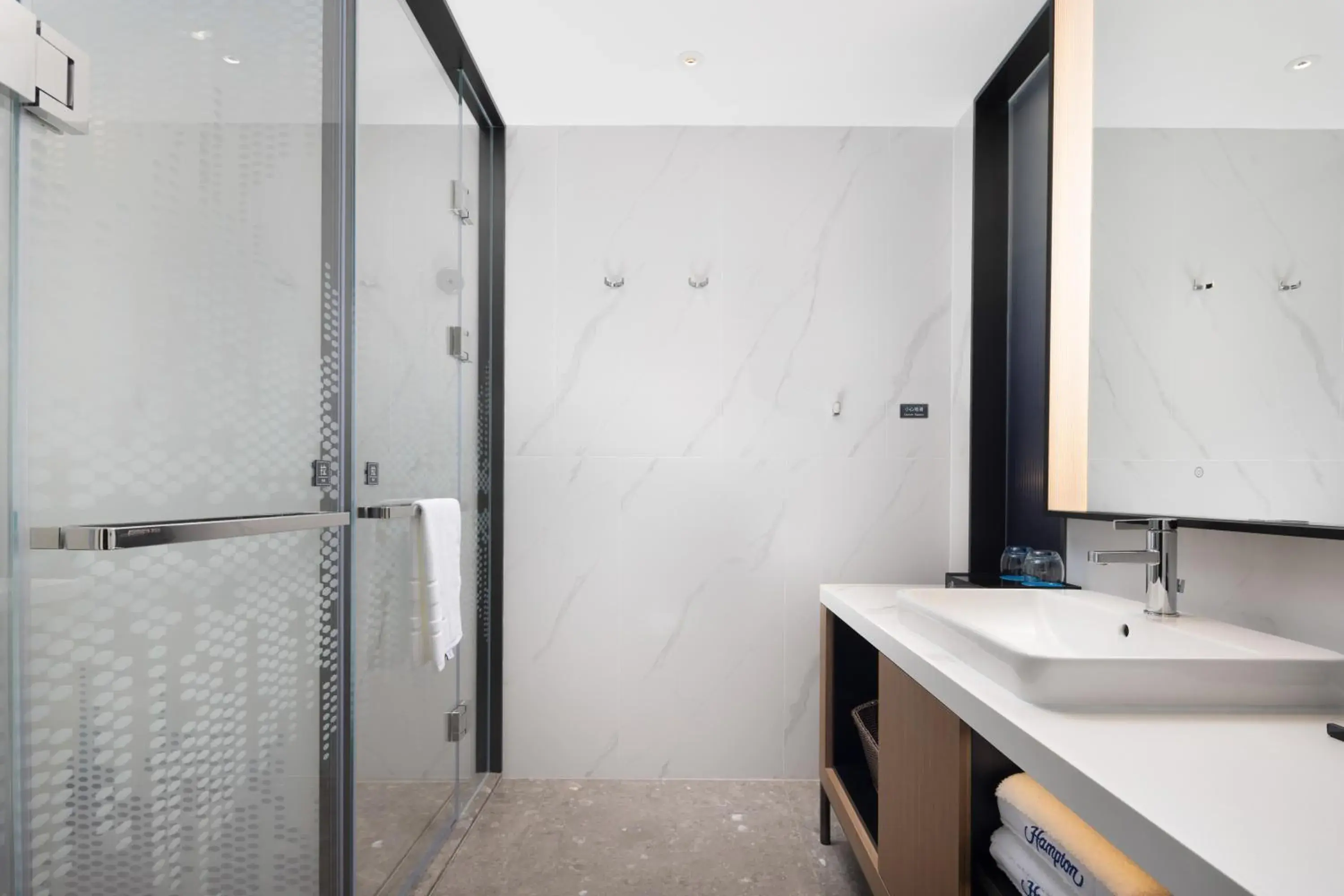 Superior Twin Room in Hampton by Hilton Shenzhen Futian Huaqiangbei Superior Twin Room in Hampton by Hilton Shenzhen Futian Huaqiangbei