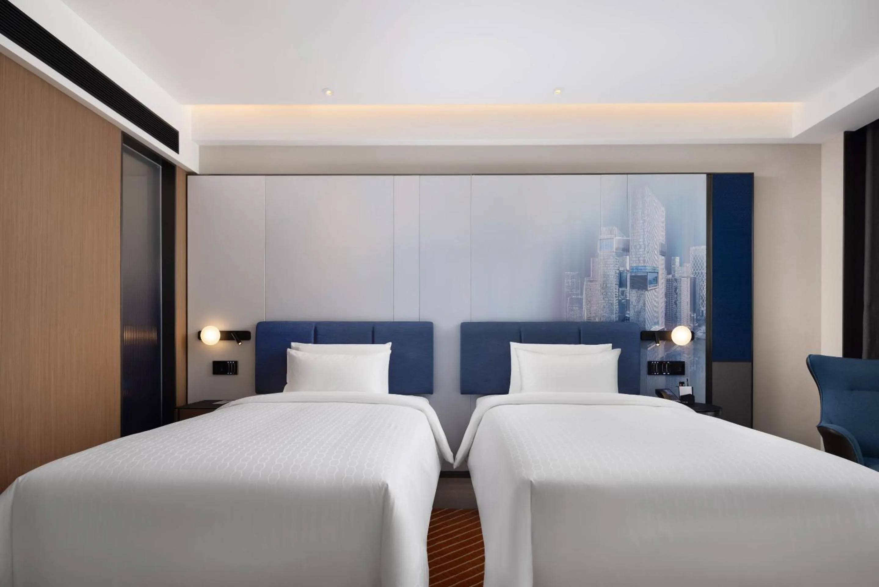 Bed in Hampton by Hilton Shenzhen Futian Huaqiangbei