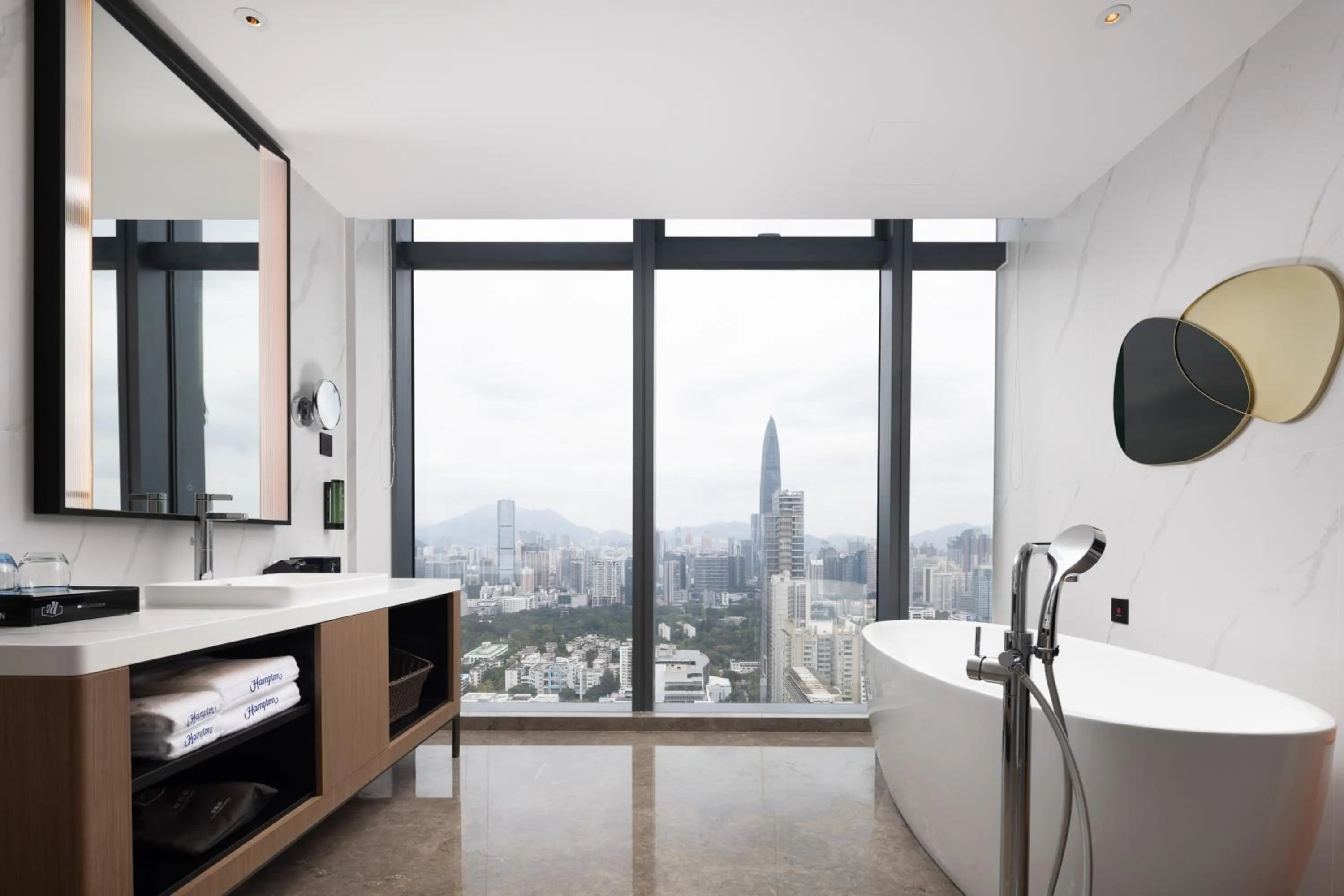 Bathroom in Hampton by Hilton Shenzhen Futian Huaqiangbei