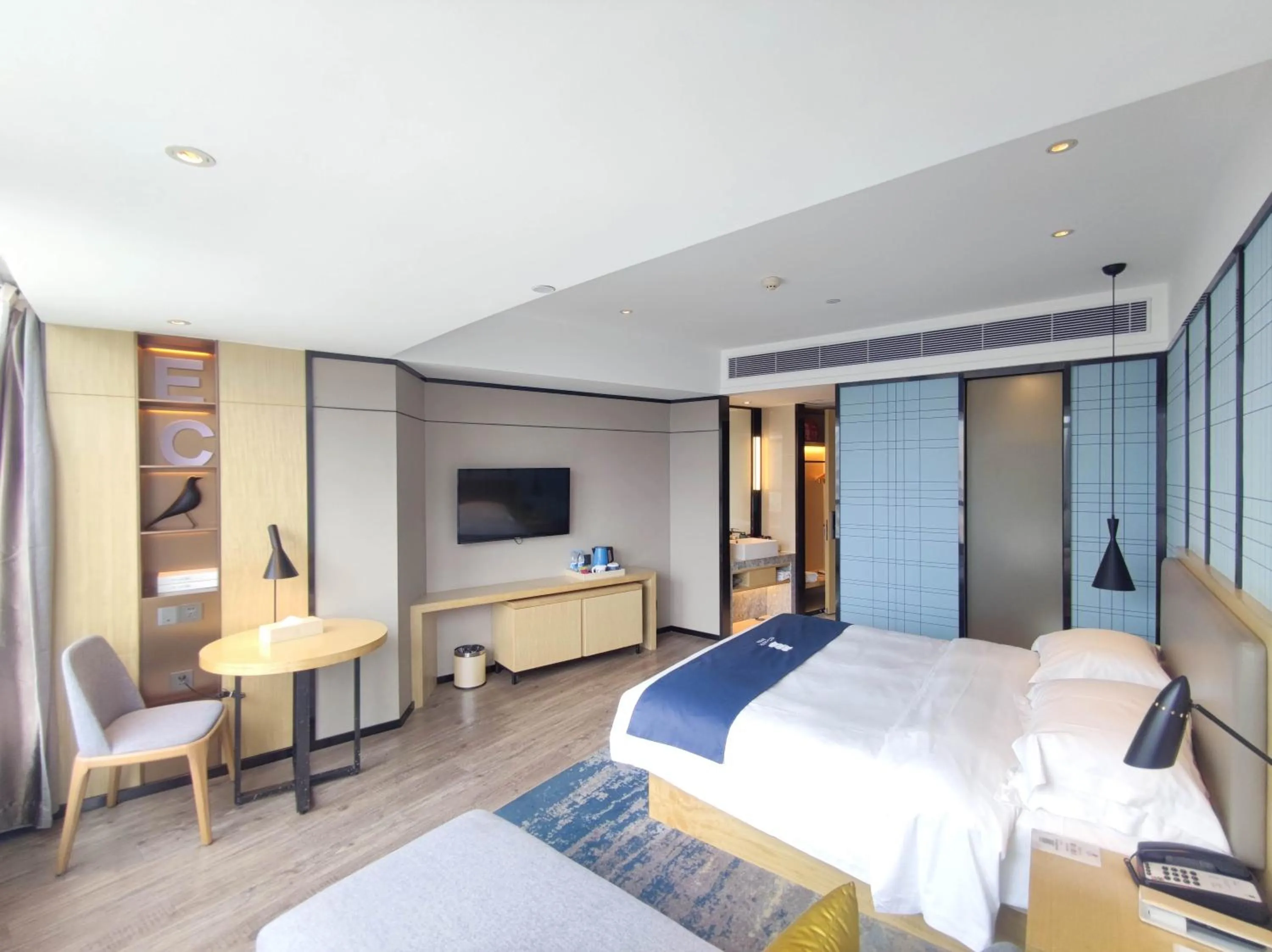 Communal lounge/ TV room, Bed in Echarm International Hotel Guangzhou Beijing Road Pedestrian Street Tianzi Wharf
