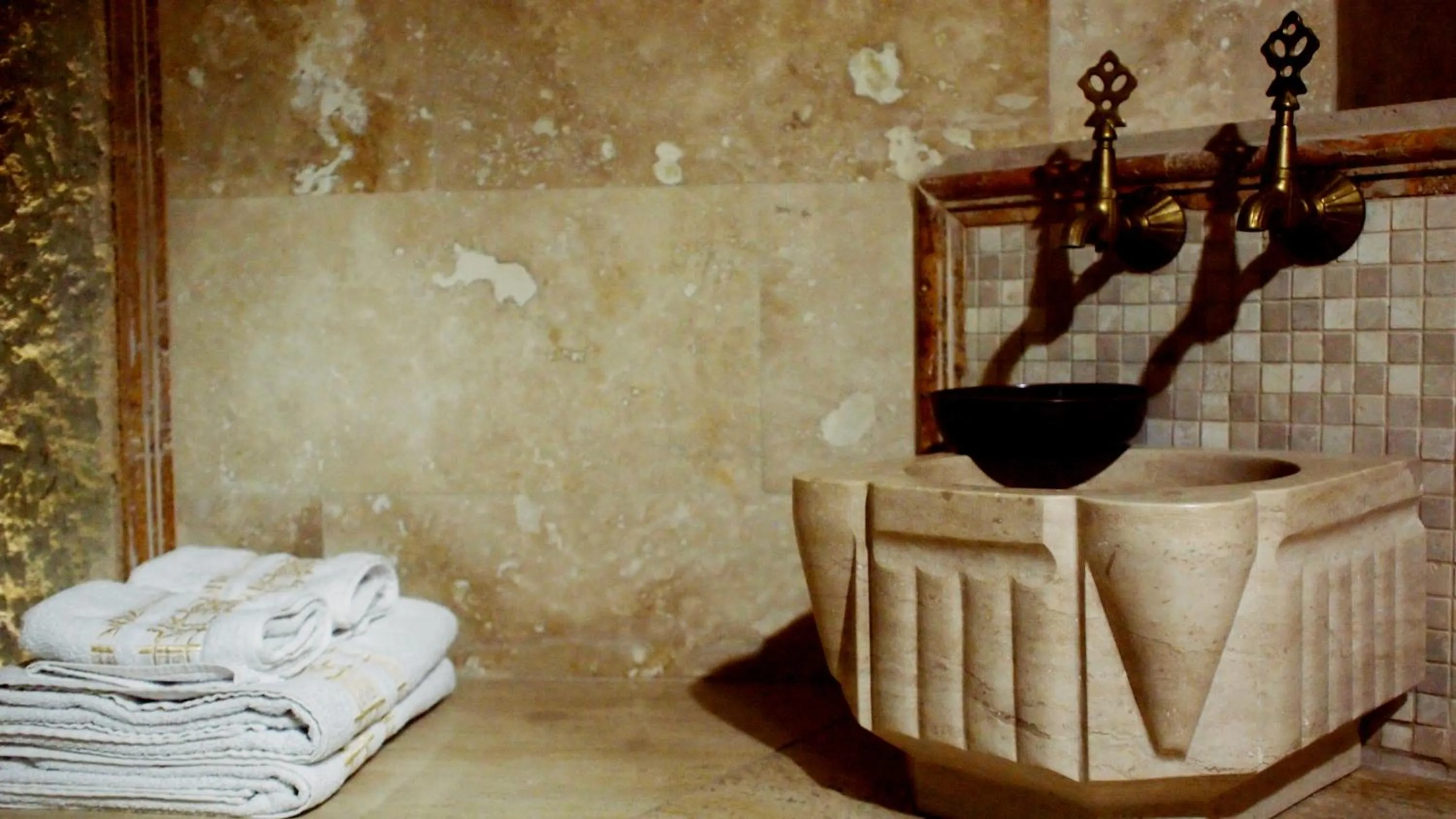 Family Cave Suite Hotel