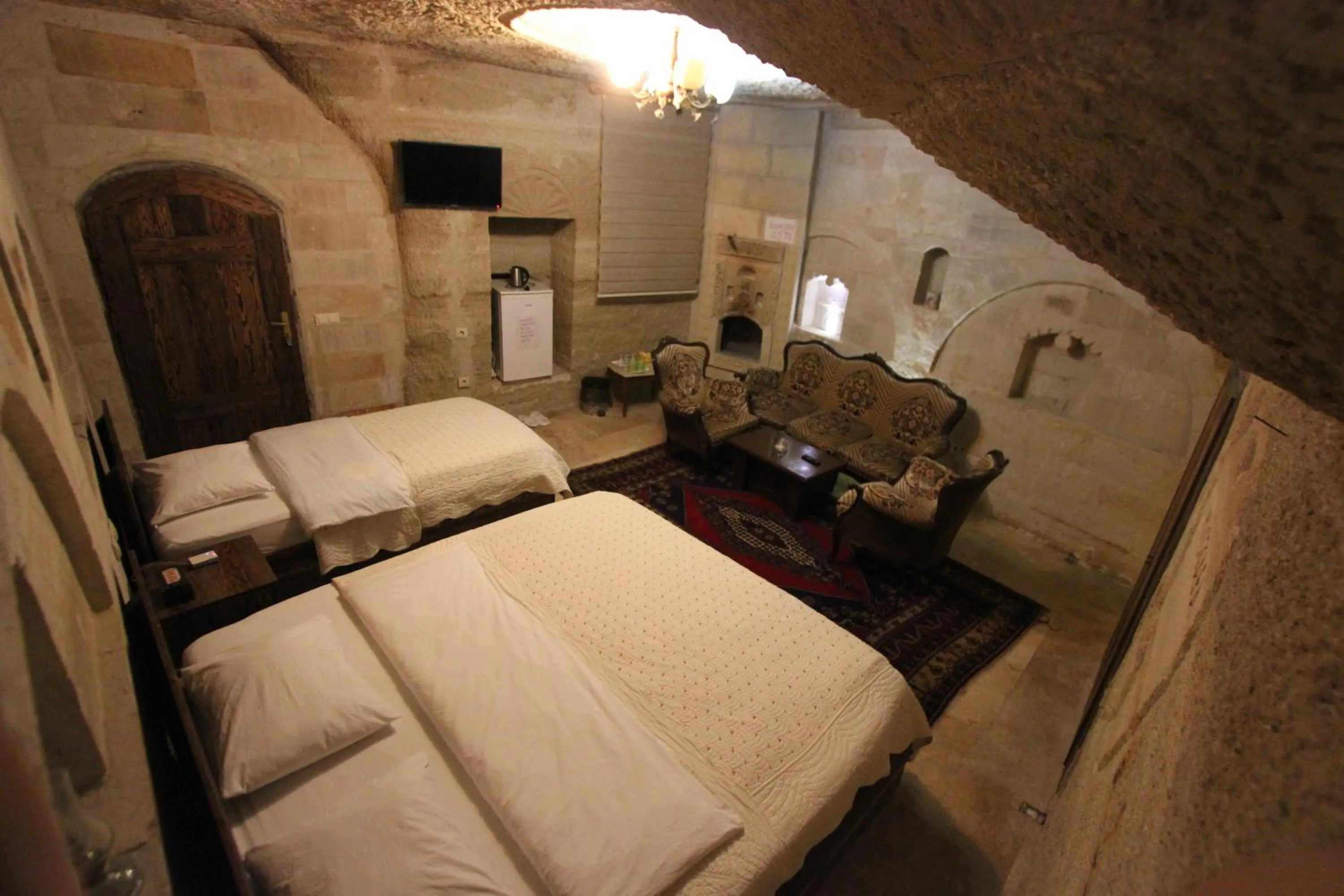 Photo of the whole room, Bed in Family Cave Suite Hotel