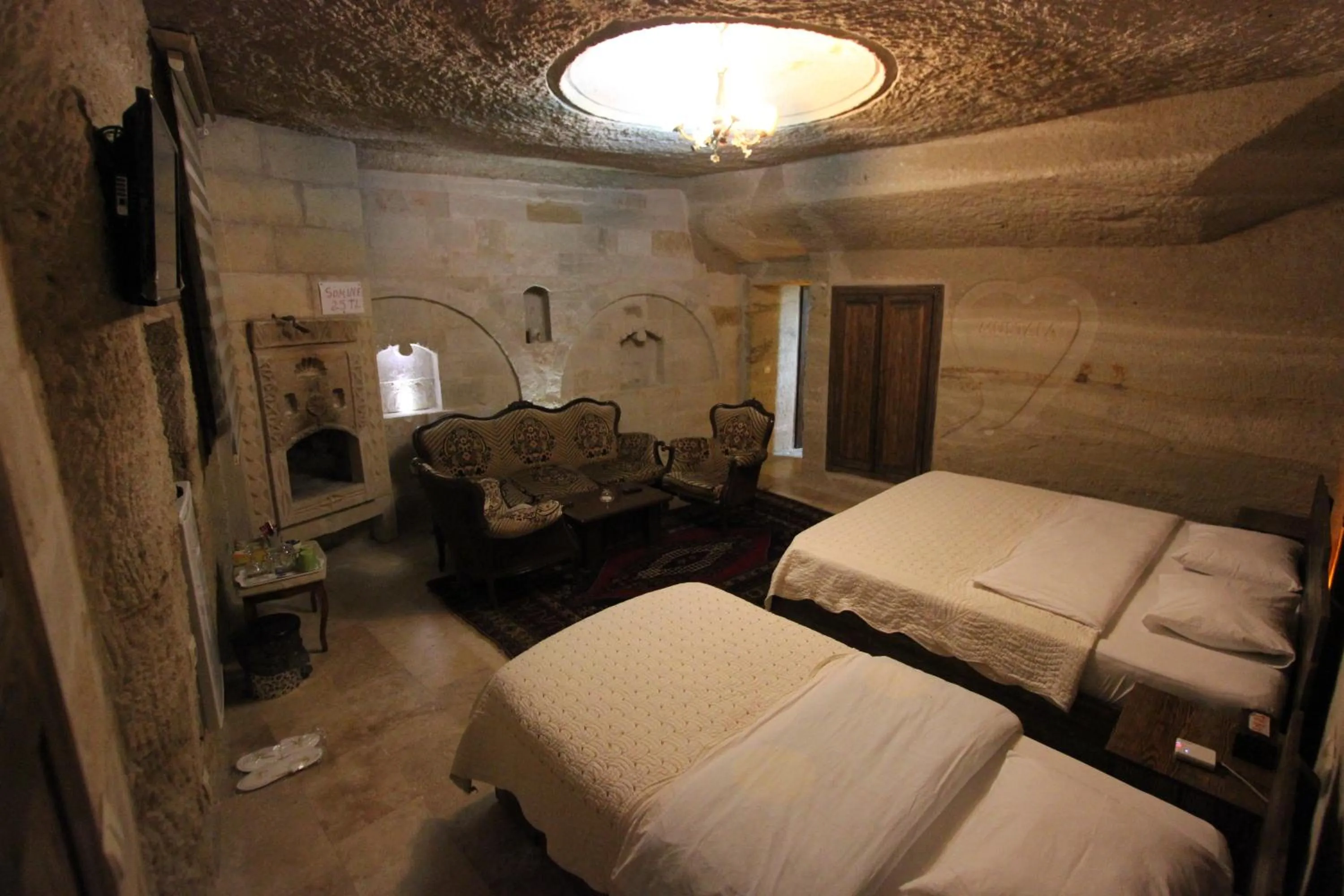 Photo of the whole room, Bed in Family Cave Suite Hotel