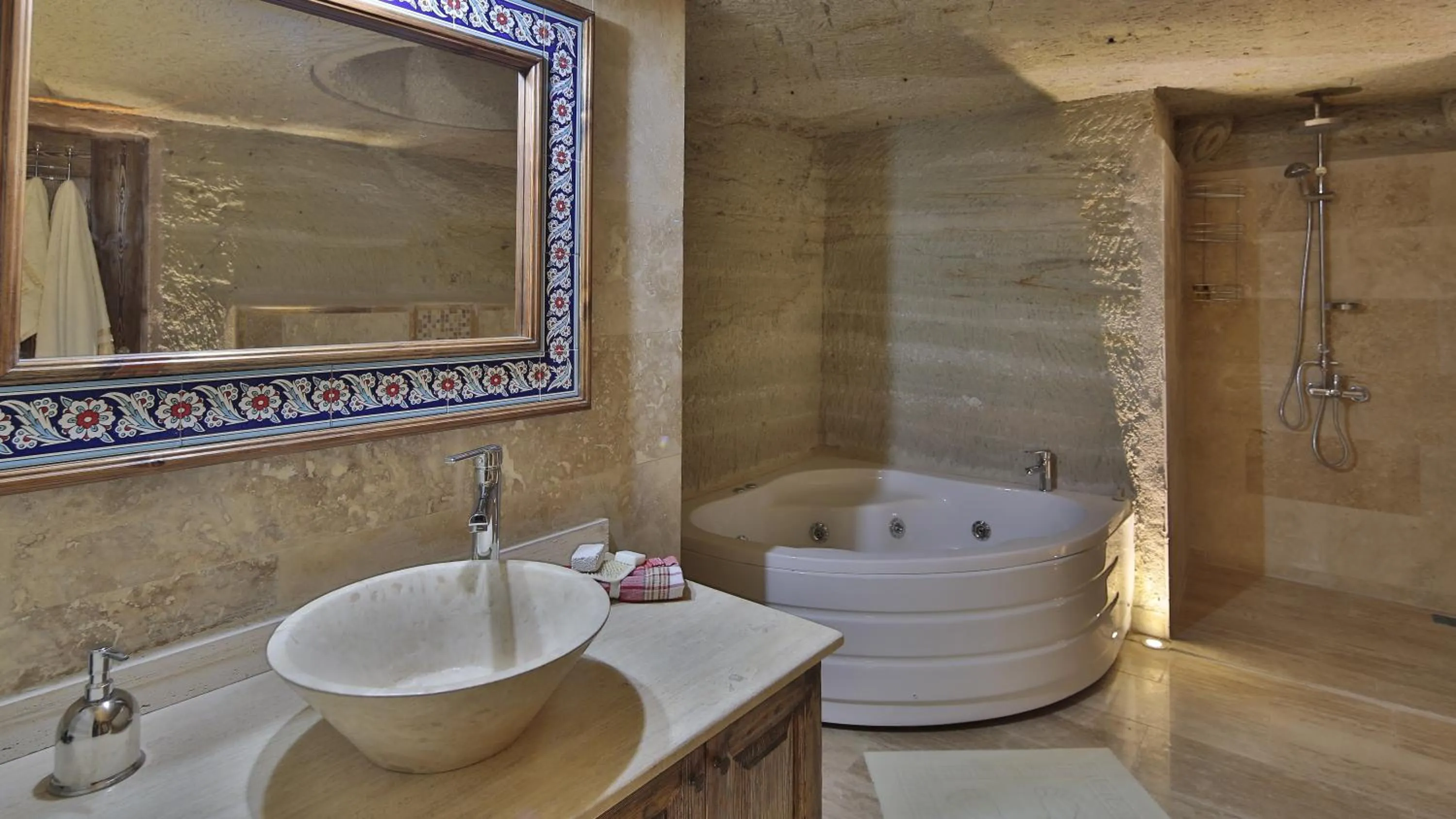 Bathroom in Family Cave Suite Hotel