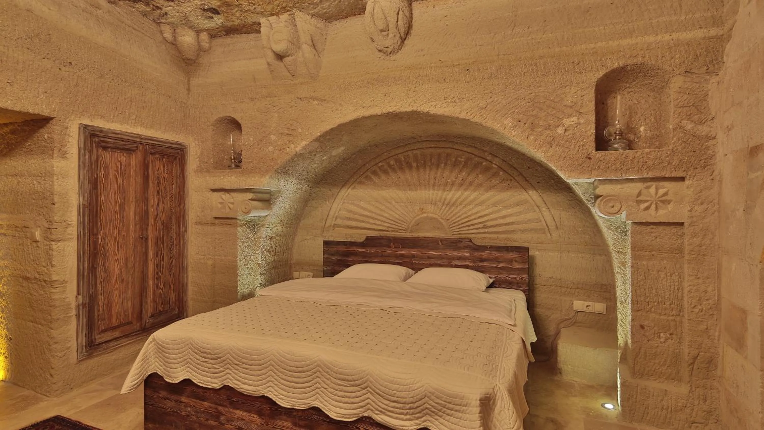 Bedroom, Bed in Family Cave Suite Hotel