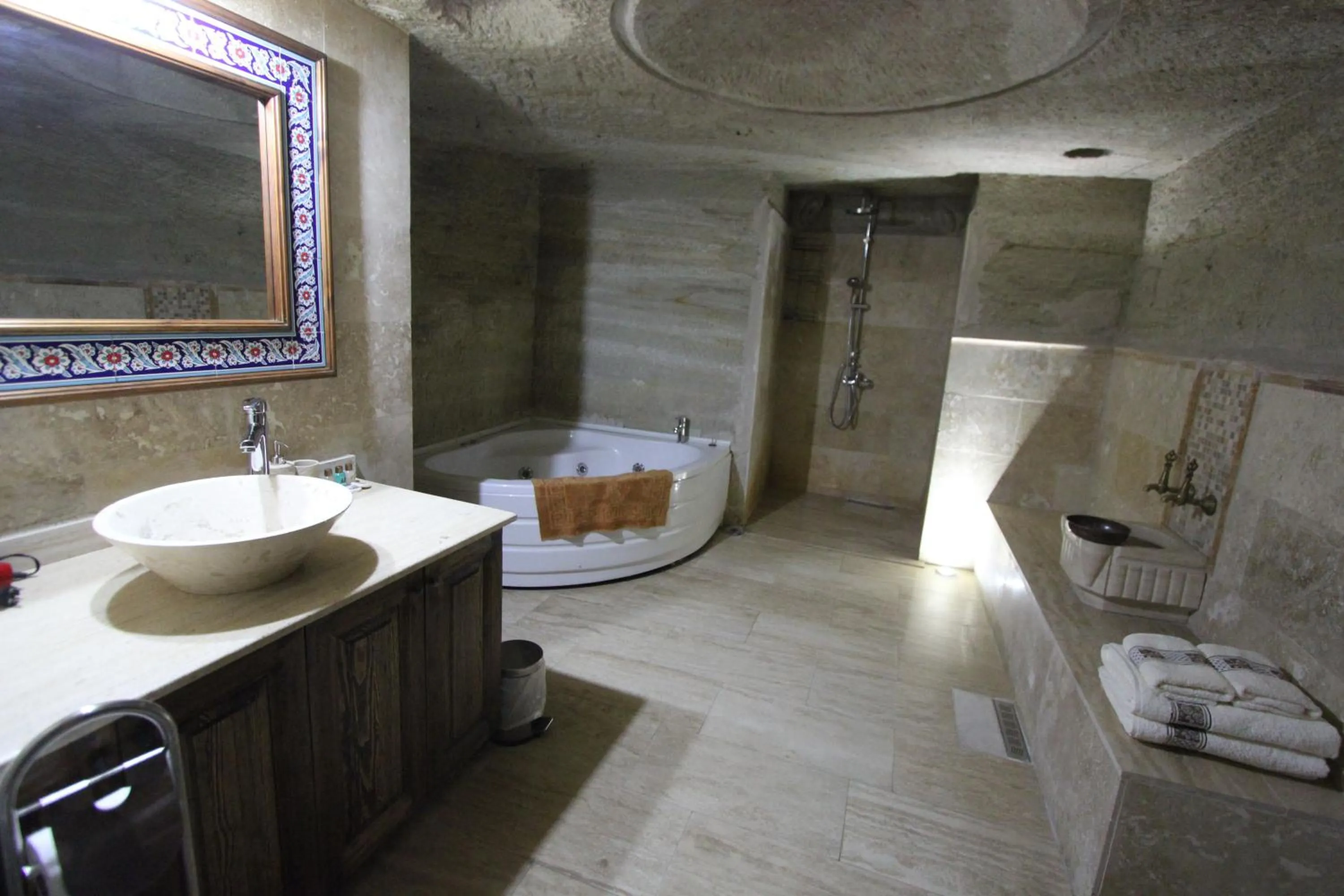 Bathroom in Family Cave Suite Hotel