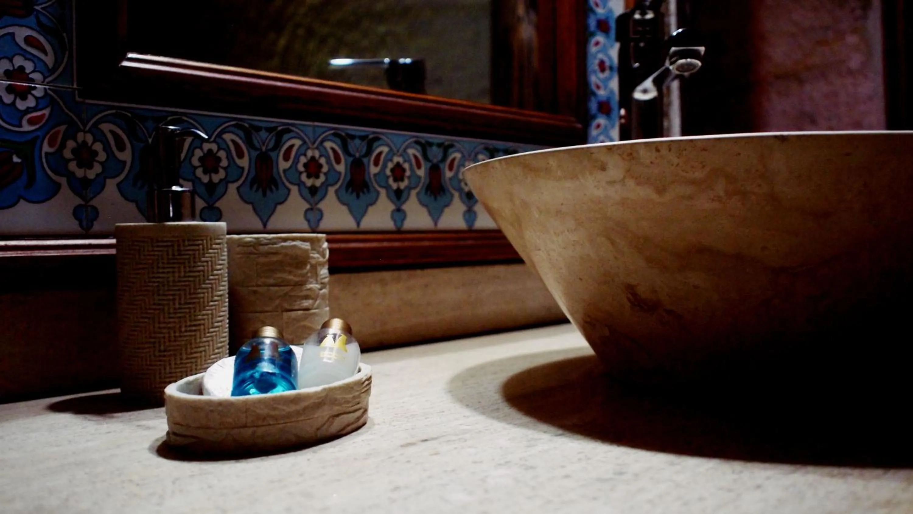 Family Cave Suite Hotel