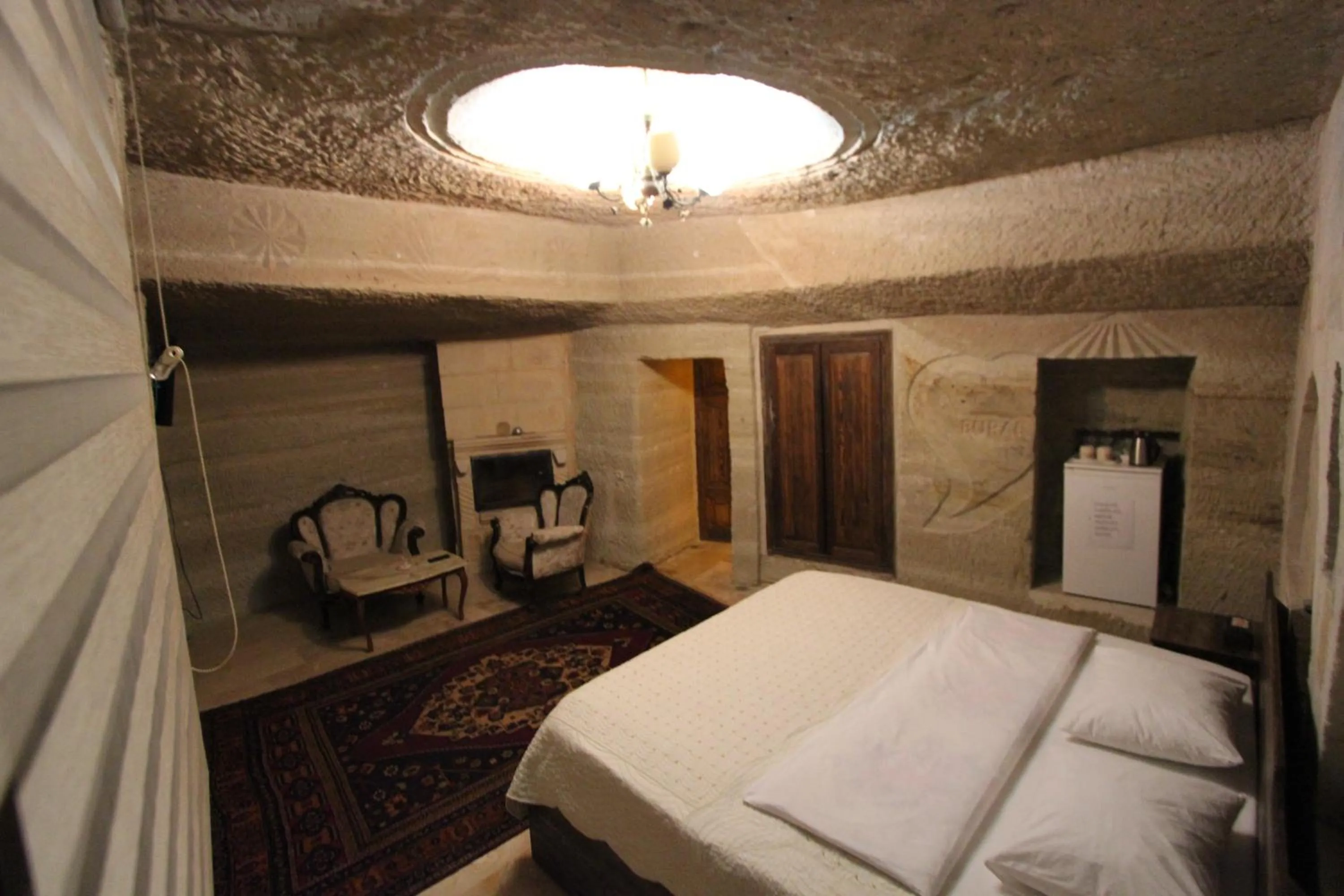 Photo of the whole room, Bed in Family Cave Suite Hotel