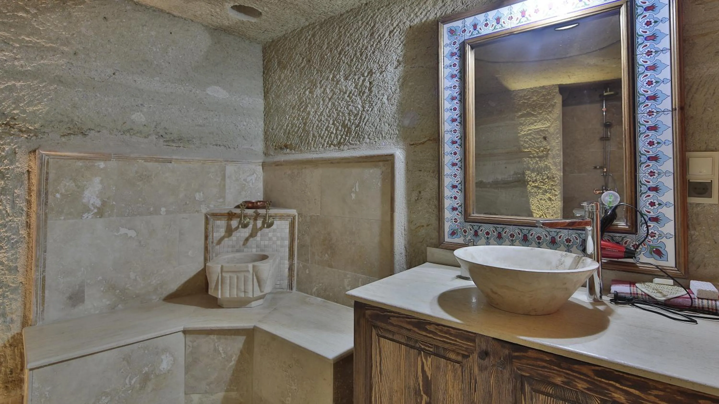 Bathroom in Family Cave Suite Hotel