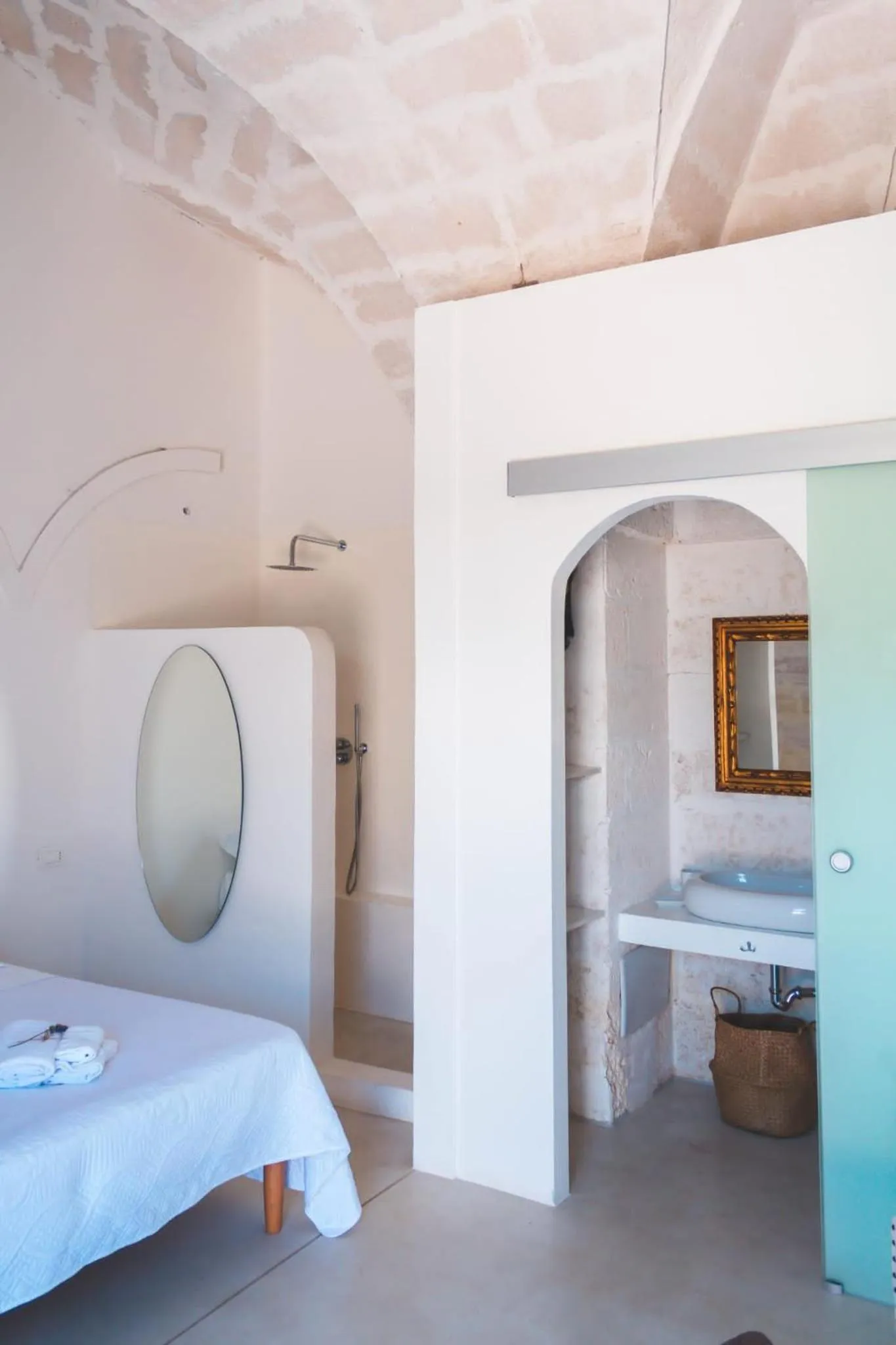 Shower, Bed in Corte Mercurio B&B