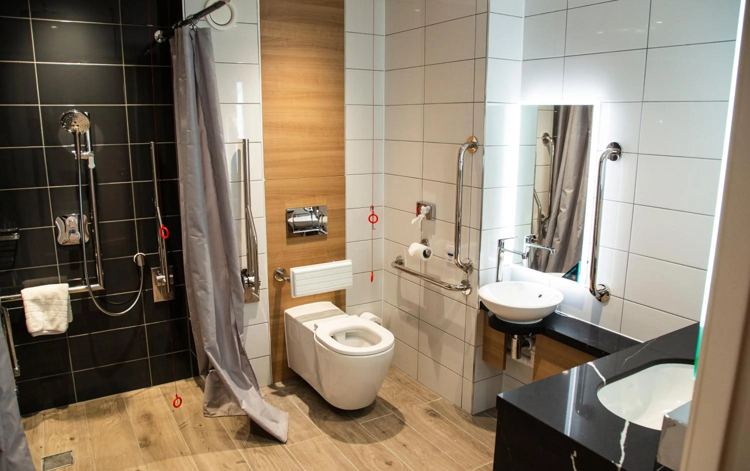 Bathroom in Hilton Garden Inn Abingdon Oxford