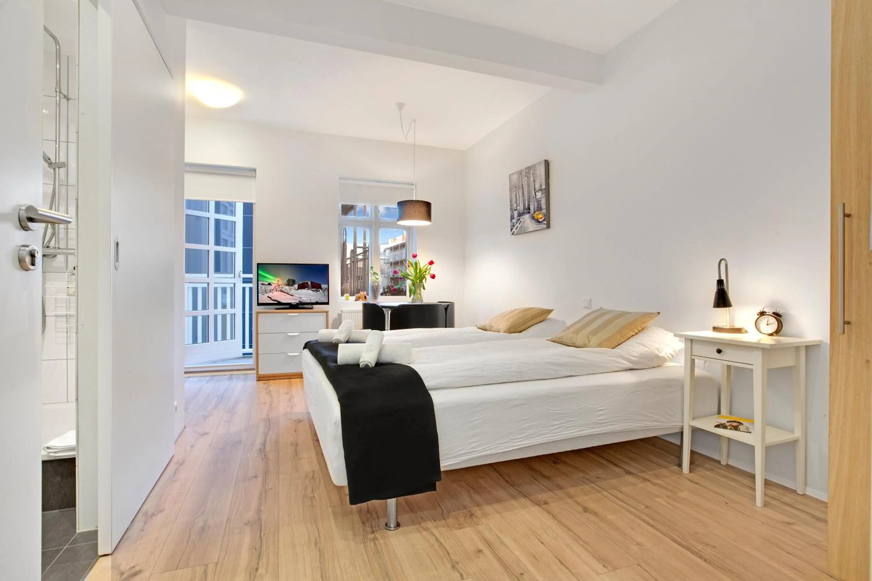 Photo of the whole room, Bed in Alfred's Studios