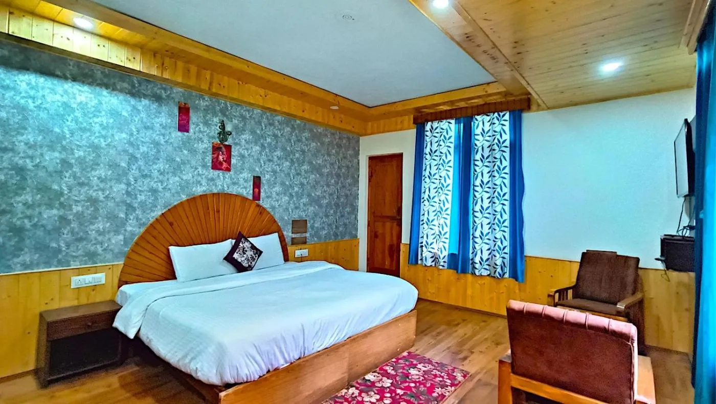 Photo of the whole room, Bed in CS Shhandella Hotel