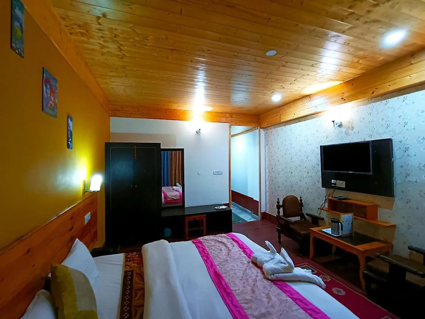 Bedroom, Bed in CS Shhandella Hotel