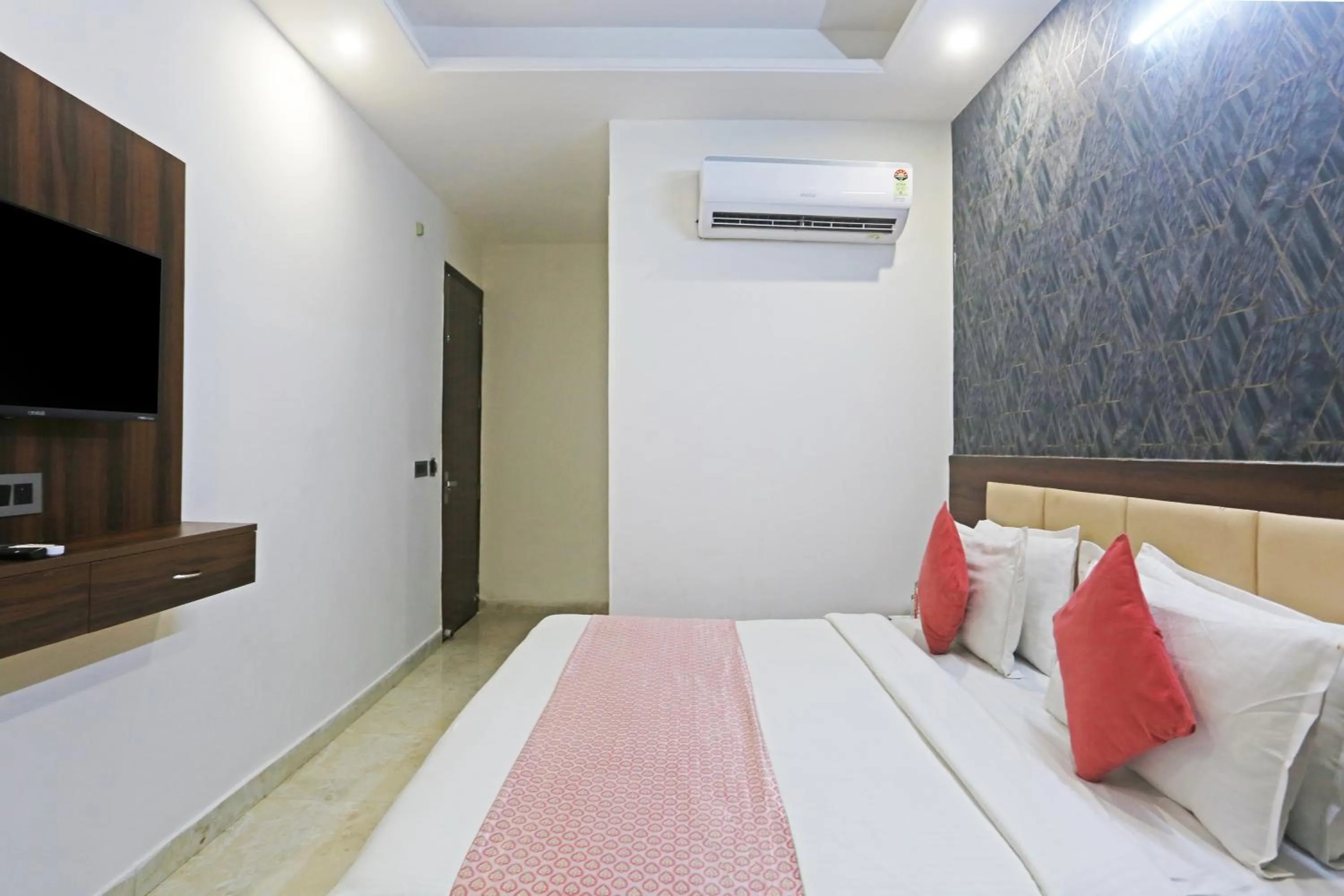 Bed in Hotel ECG Grand Inn-Near Delhi Airport free Airport Drop