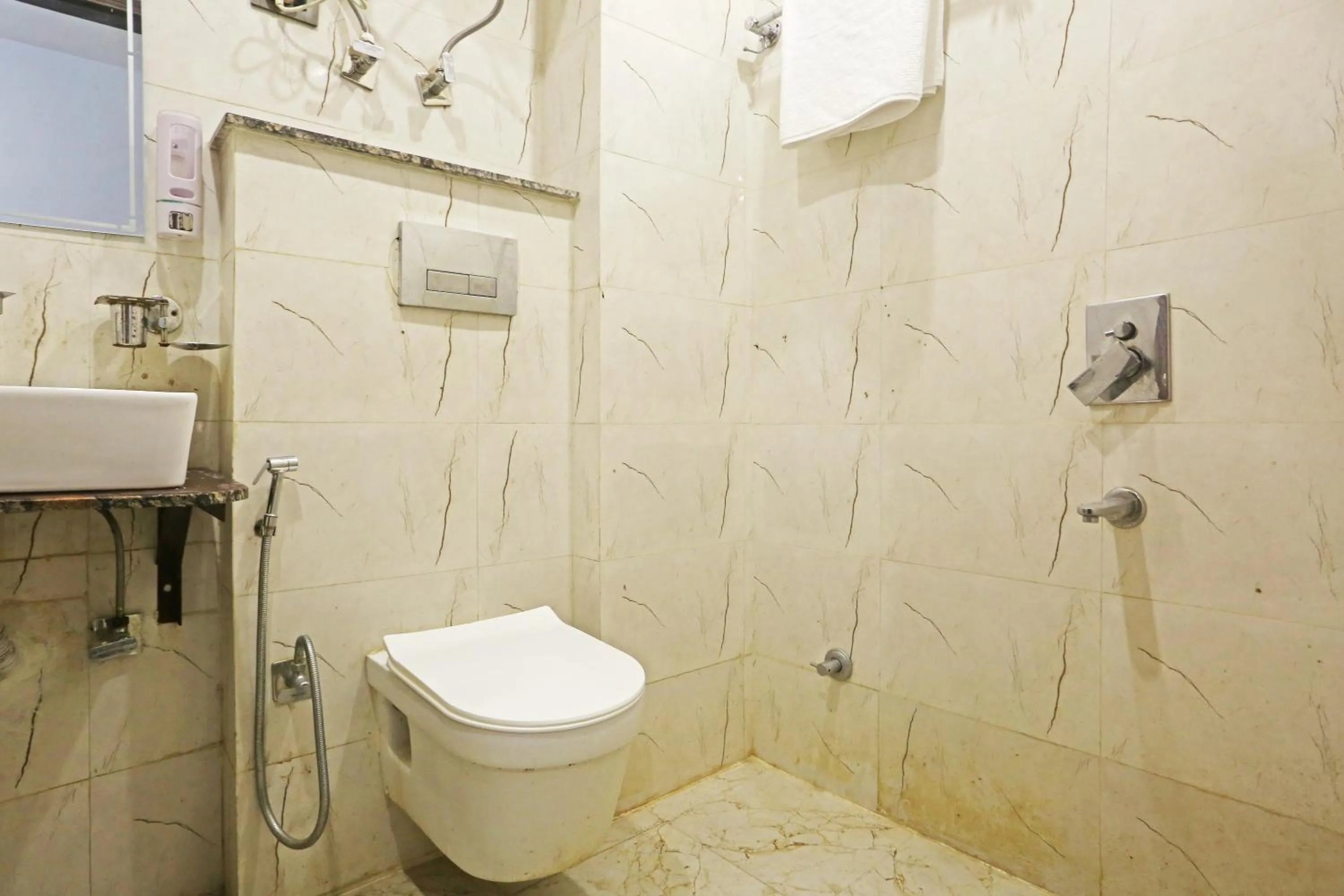 Hotel ECG Grand Inn-Near Delhi Airport free Airport Drop