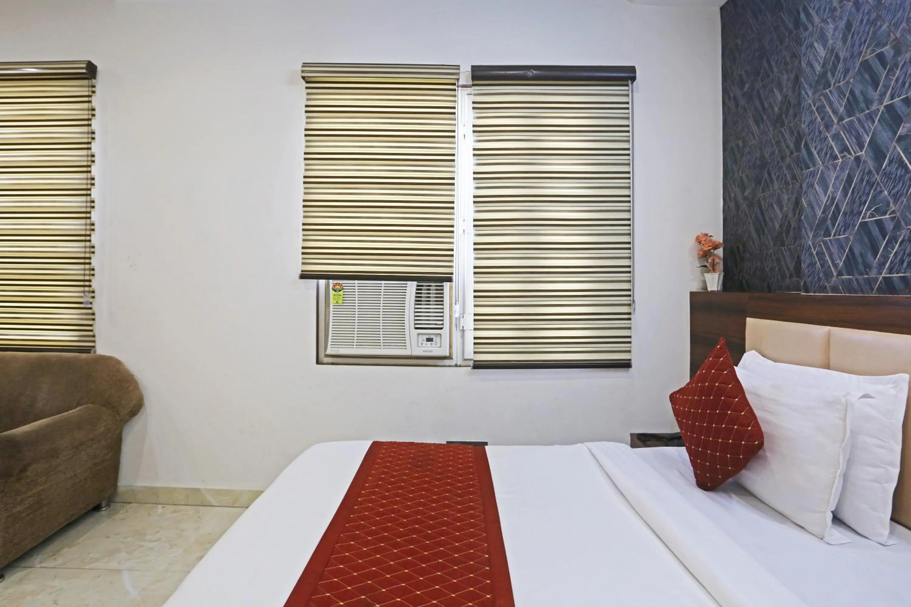 Bed in Hotel ECG Grand Inn-Near Delhi Airport free Airport Drop