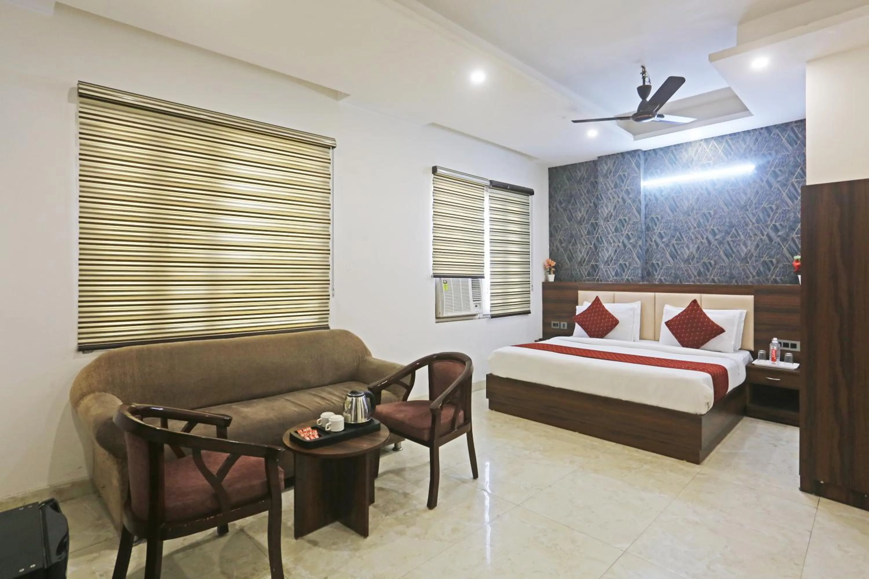 Bed in Hotel ECG Grand Inn-Near Delhi Airport free Airport Drop