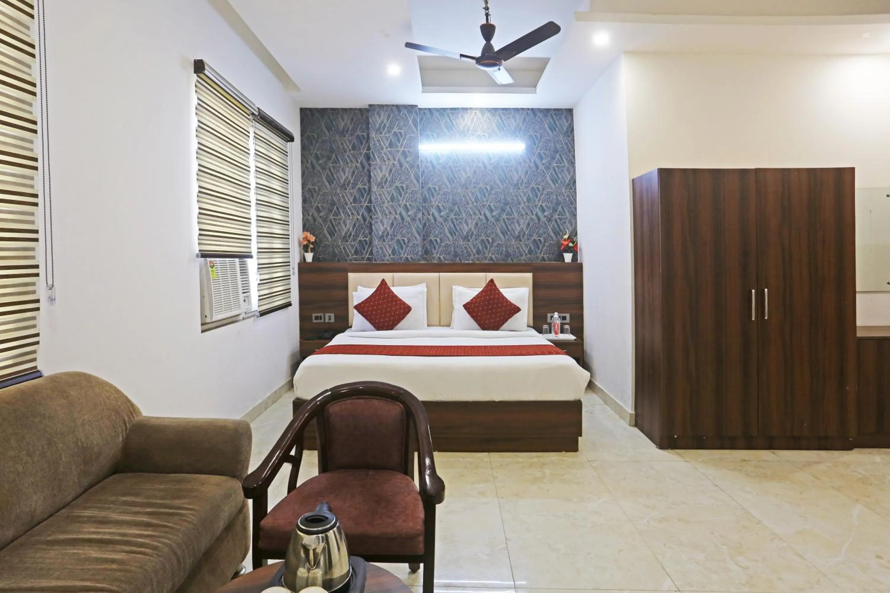 Bed in Hotel ECG Grand Inn-Near Delhi Airport free Airport Drop