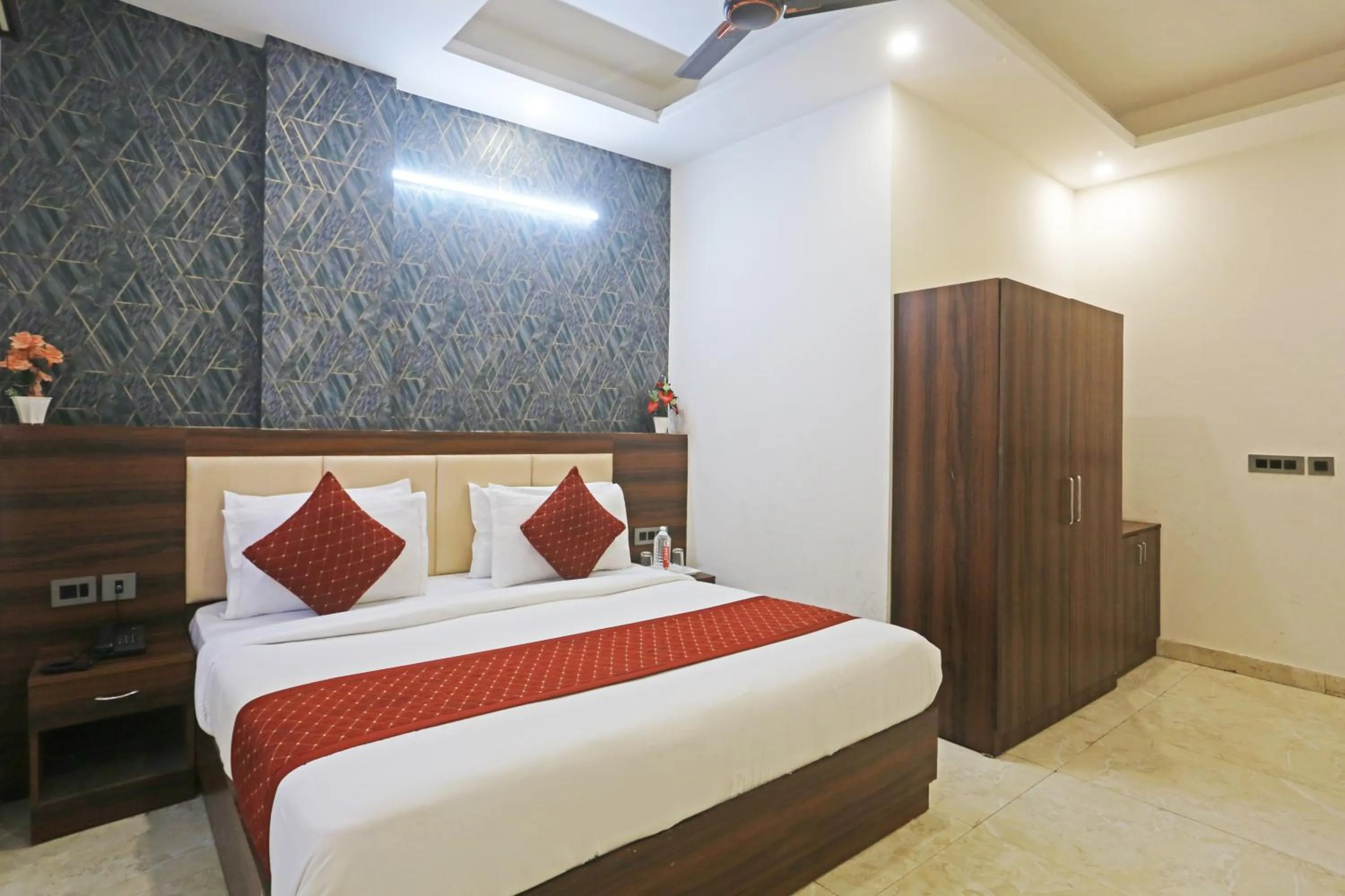 Bed in Hotel ECG Grand Inn-Near Delhi Airport free Airport Drop