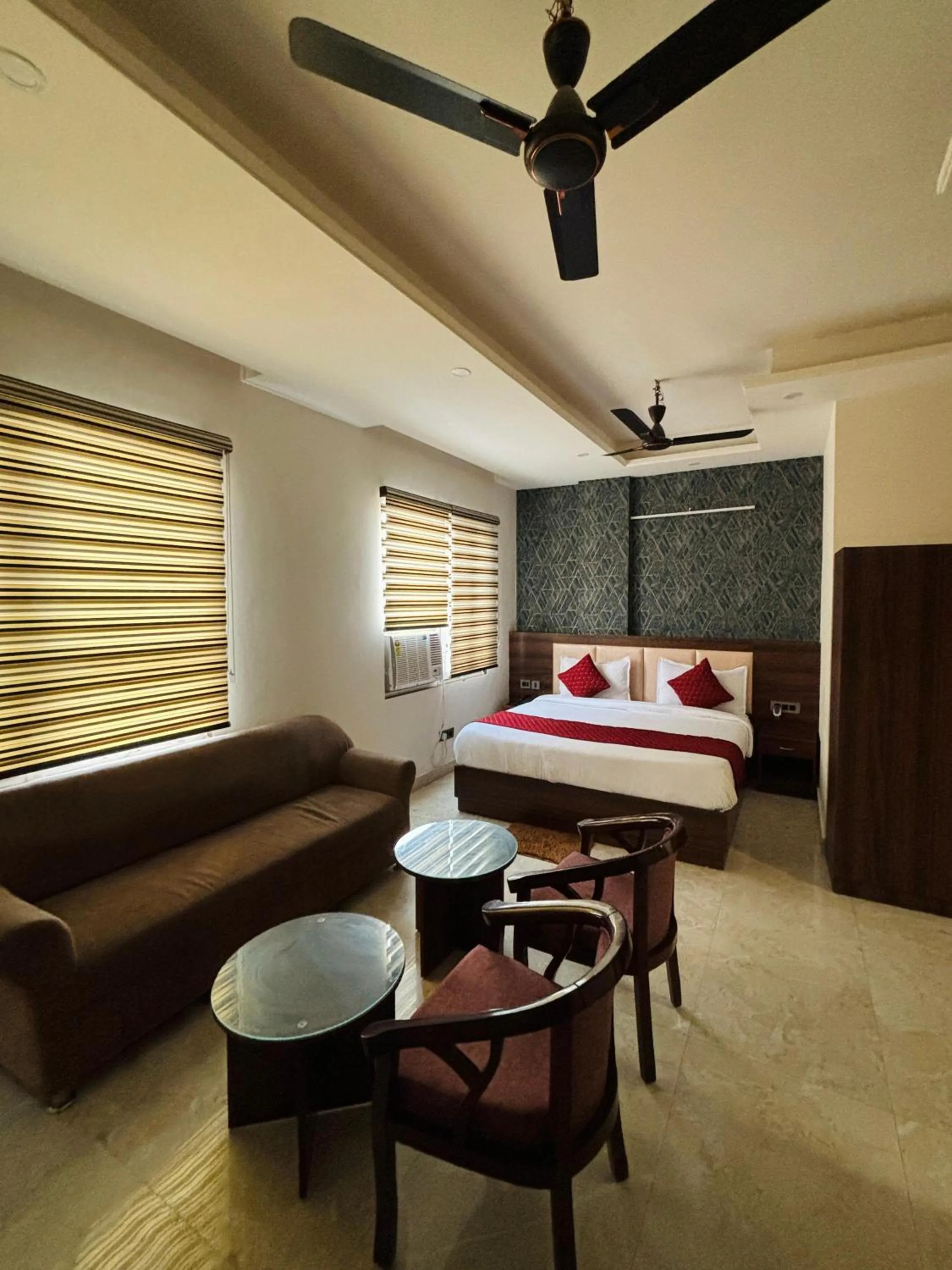 TV and multimedia, Bed in Hotel ECG Grand Inn-Near Delhi Airport free Airport Drop