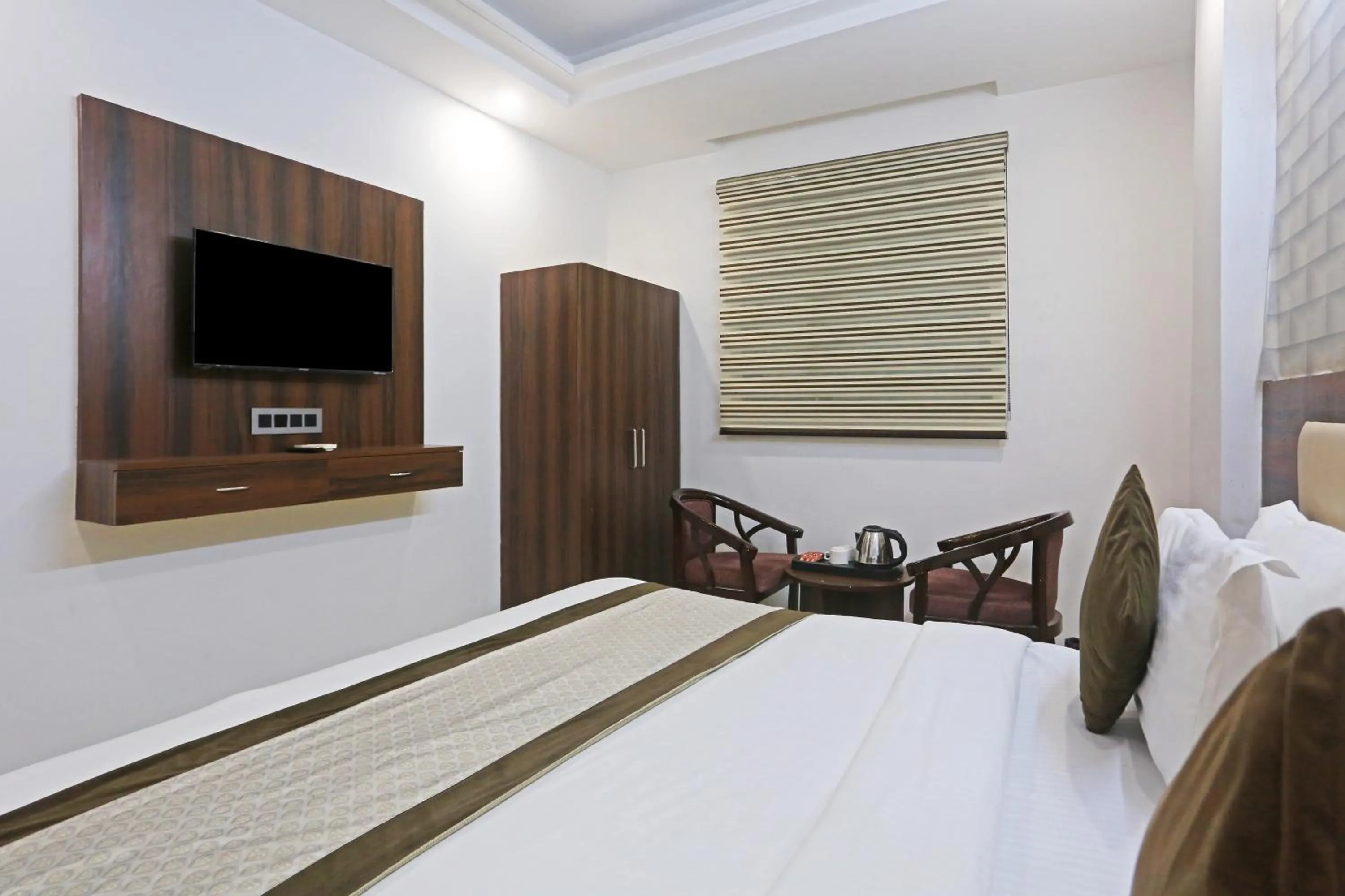 Bed in Hotel ECG Grand Inn-Near Delhi Airport free Airport Drop