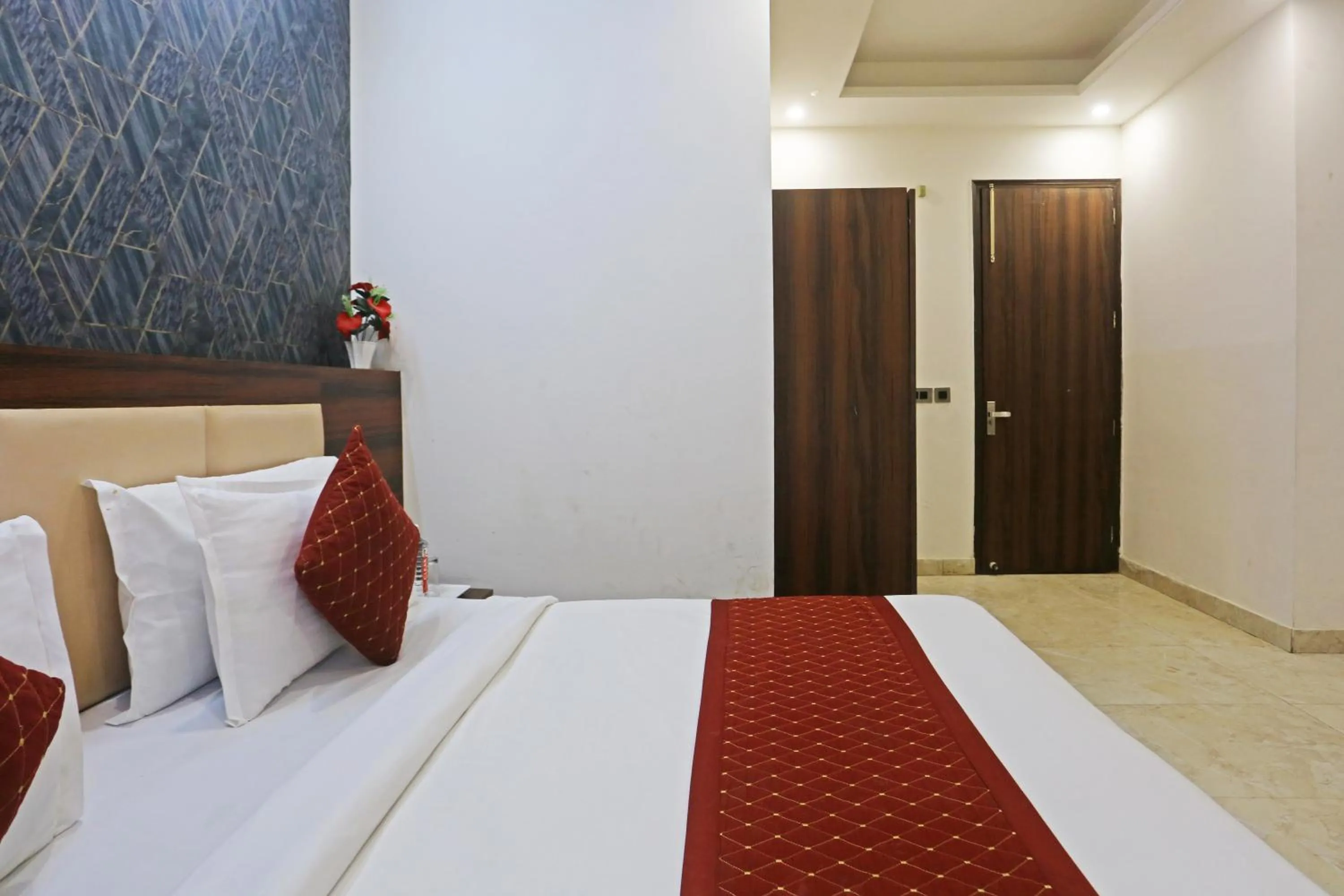 Bed in Hotel ECG Grand Inn-Near Delhi Airport free Airport Drop