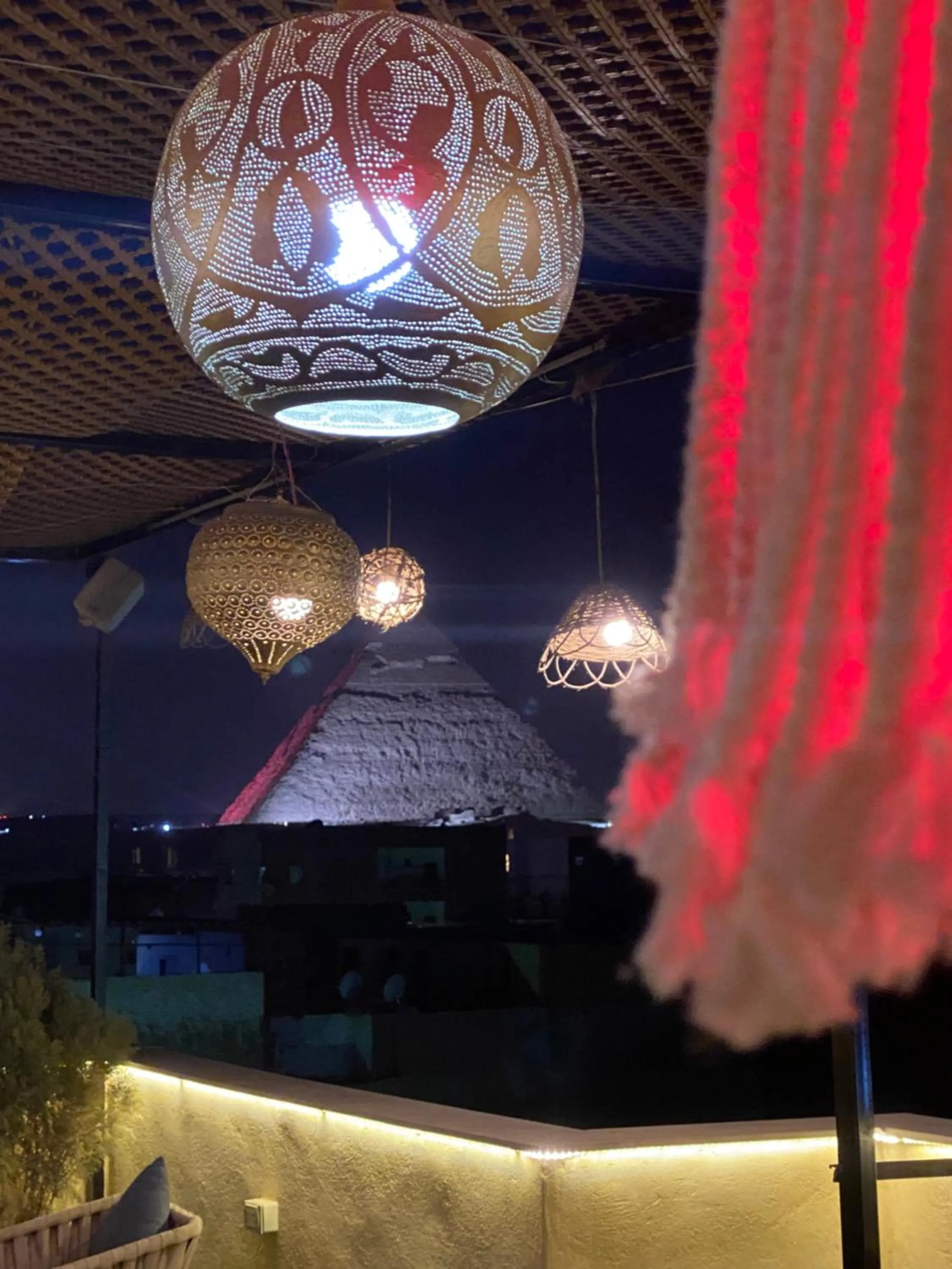 Night in Farsha Pyramids Inn