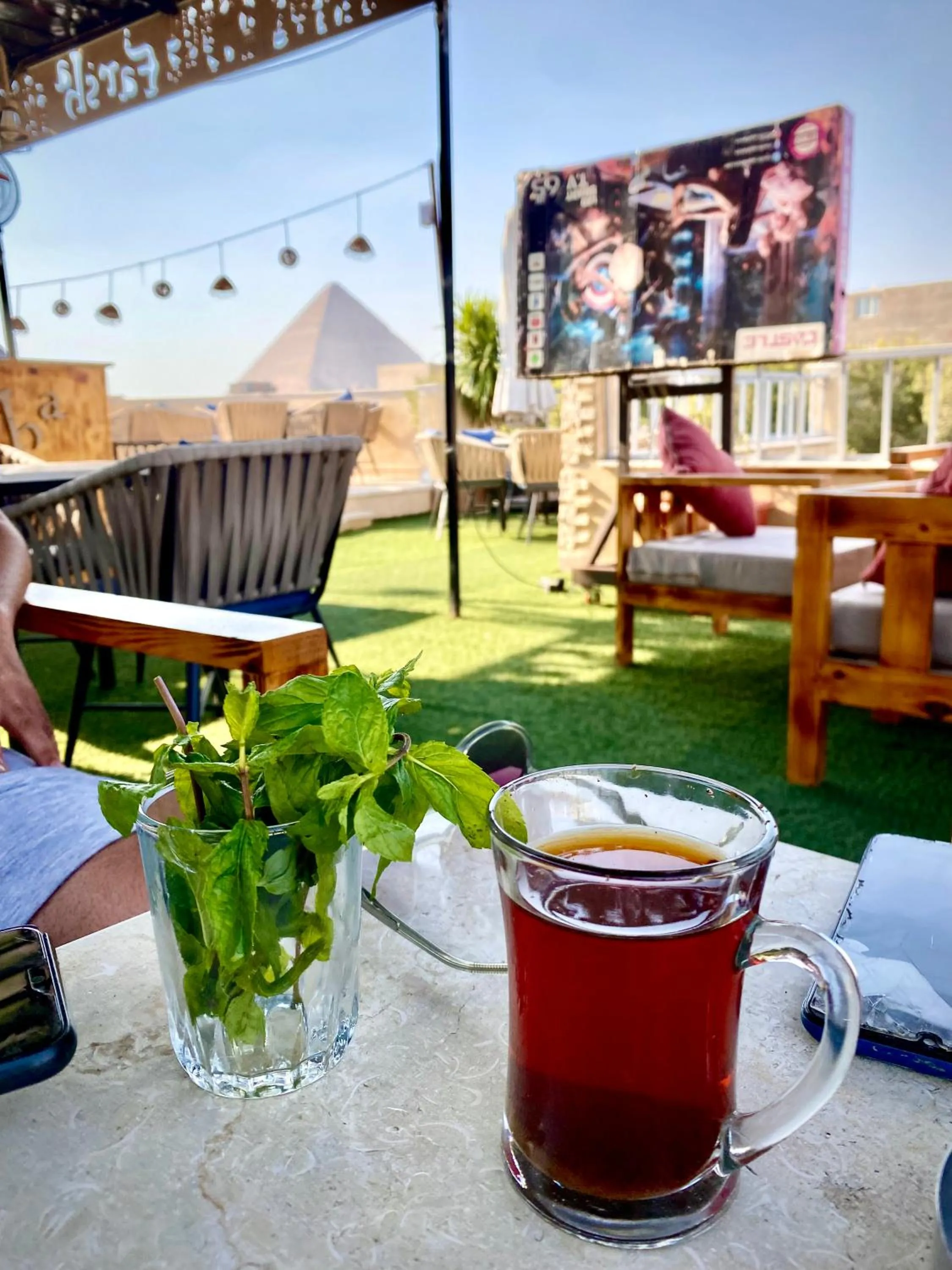 Restaurant/places to eat in Farsha Pyramids Inn