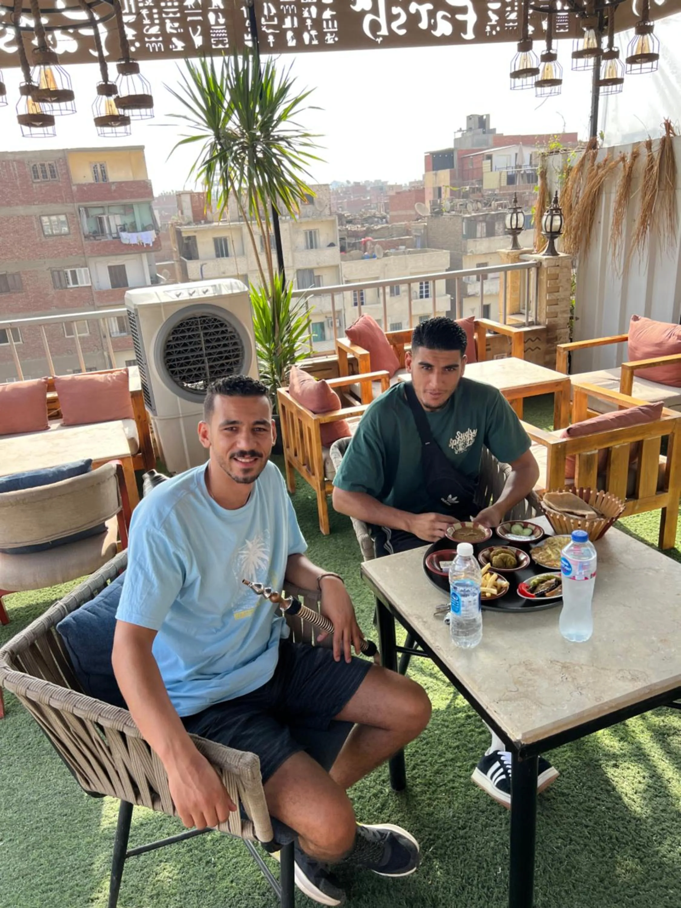 Restaurant/places to eat in Farsha Pyramids Inn