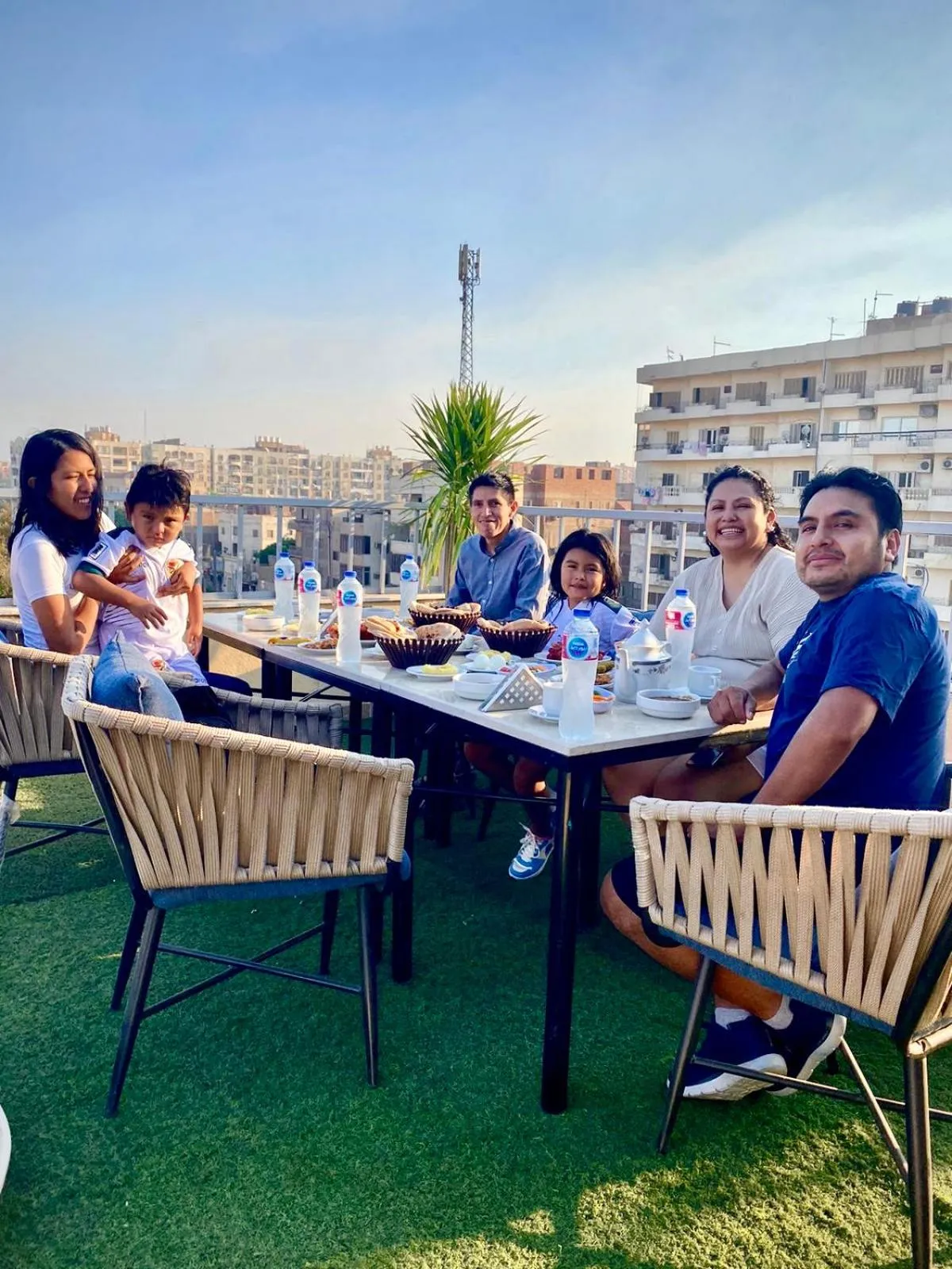 Restaurant/places to eat in Farsha Pyramids Inn