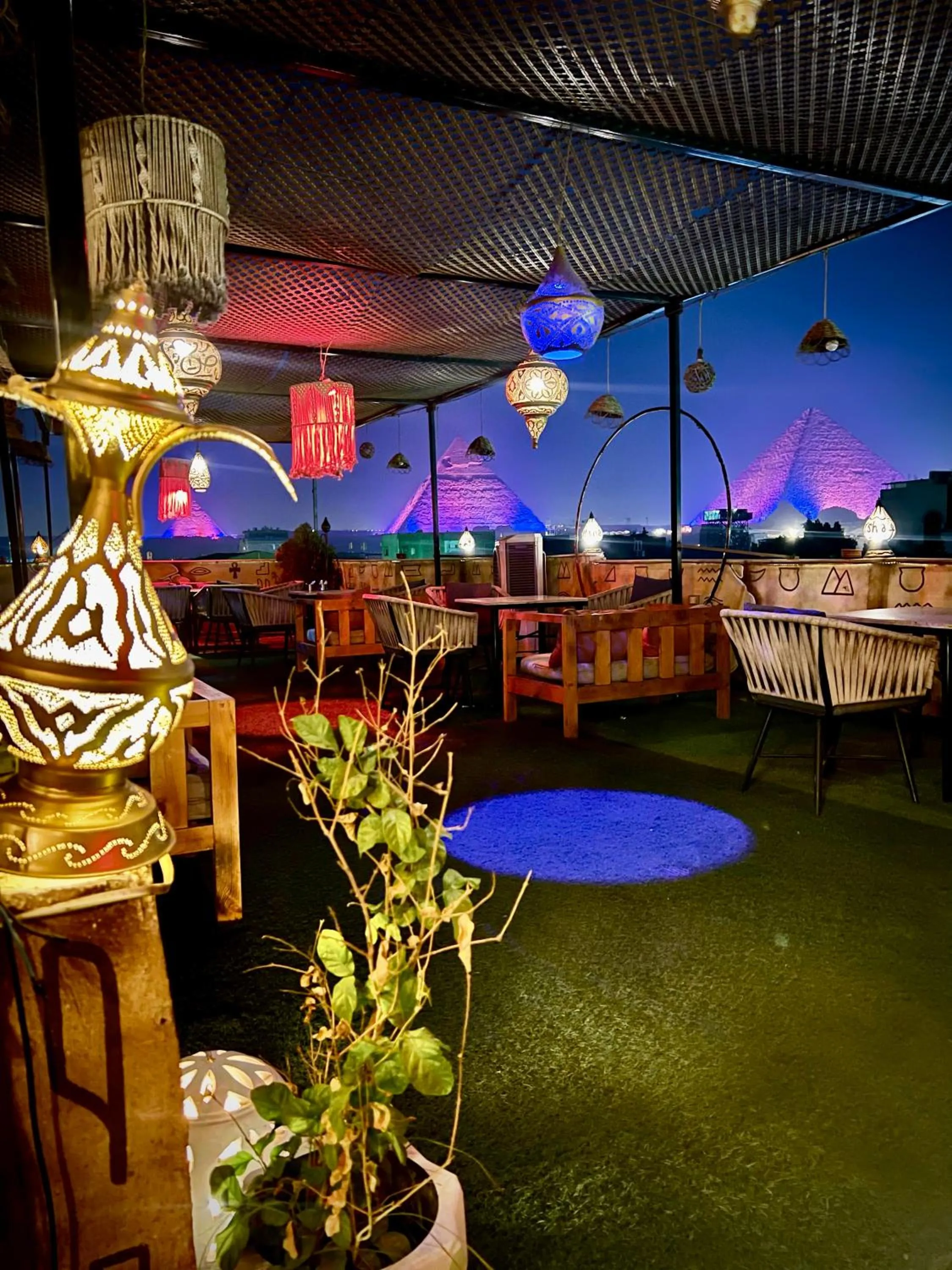 Night in Farsha Pyramids Inn