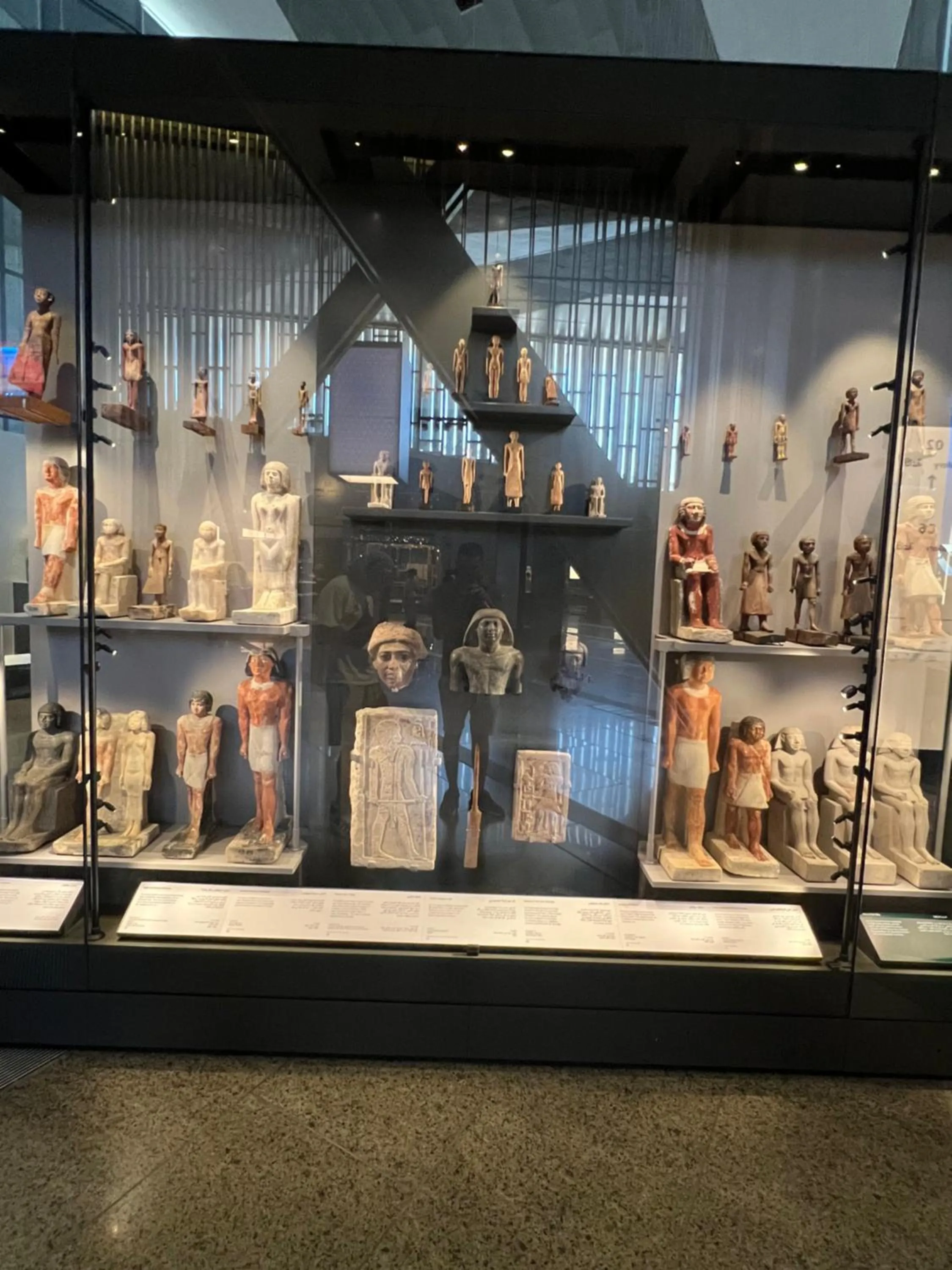 Guests in Farsha Pyramids Inn