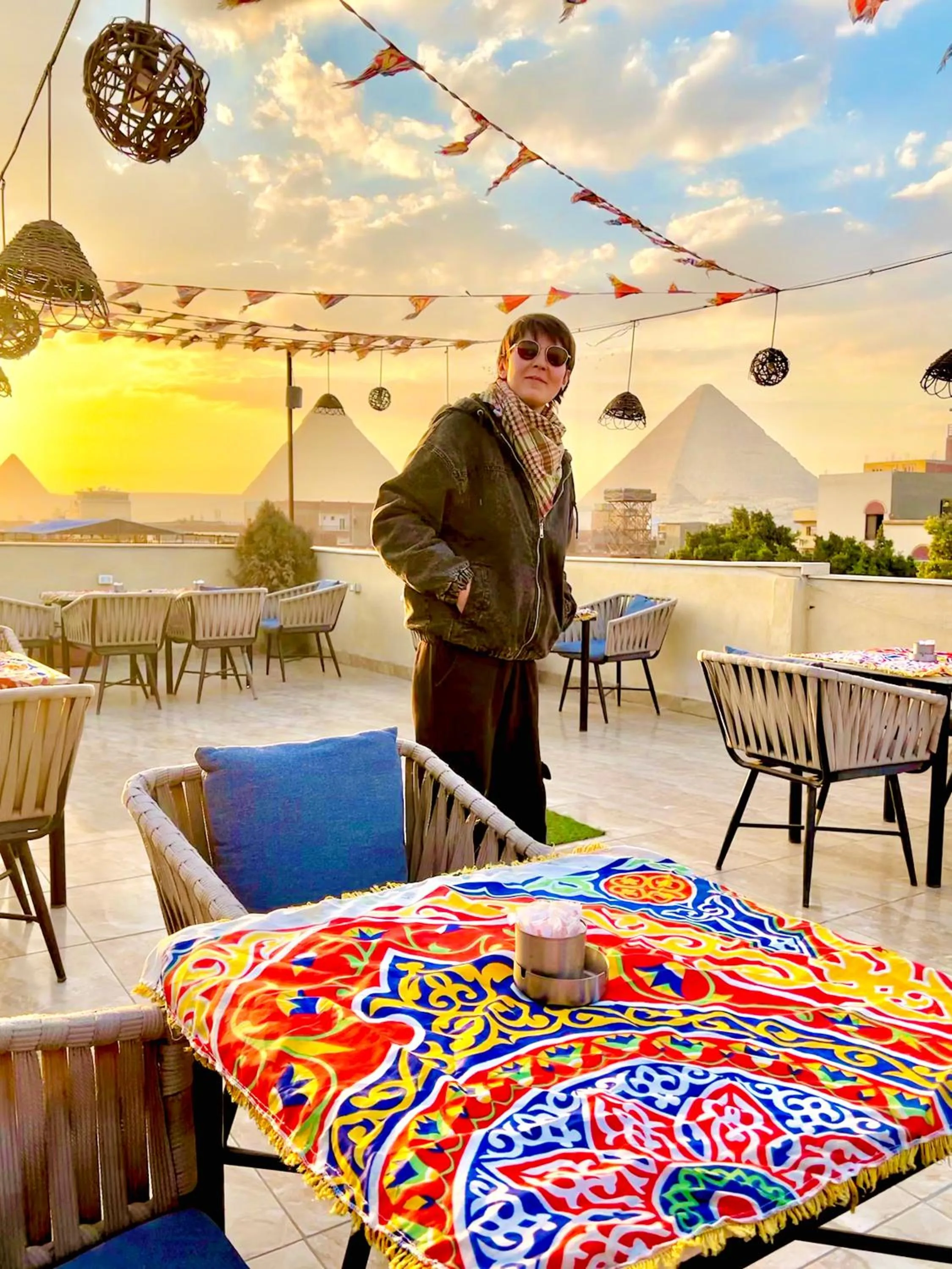 Restaurant/places to eat in Farsha Pyramids Inn