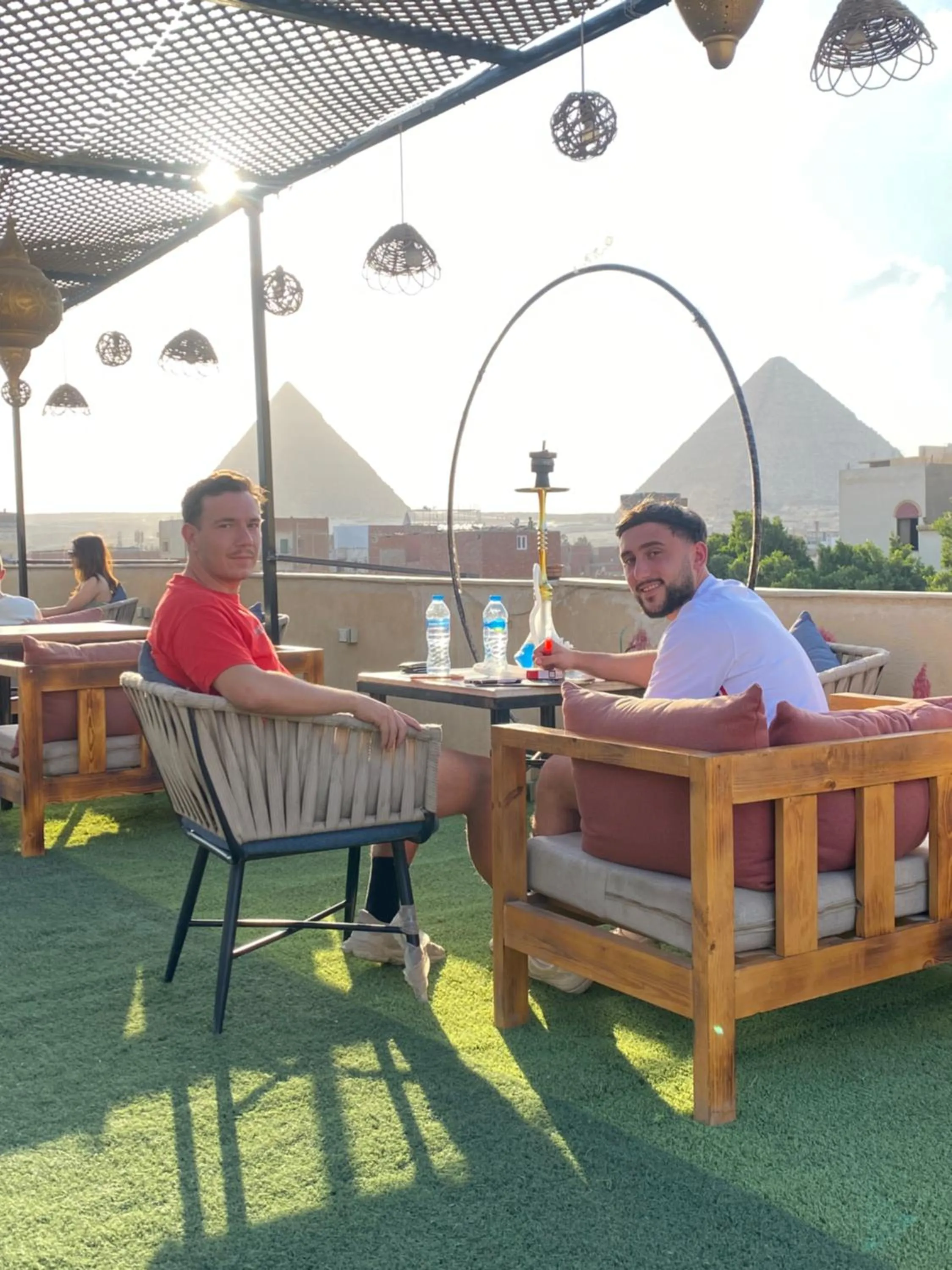 Restaurant/places to eat in Farsha Pyramids Inn