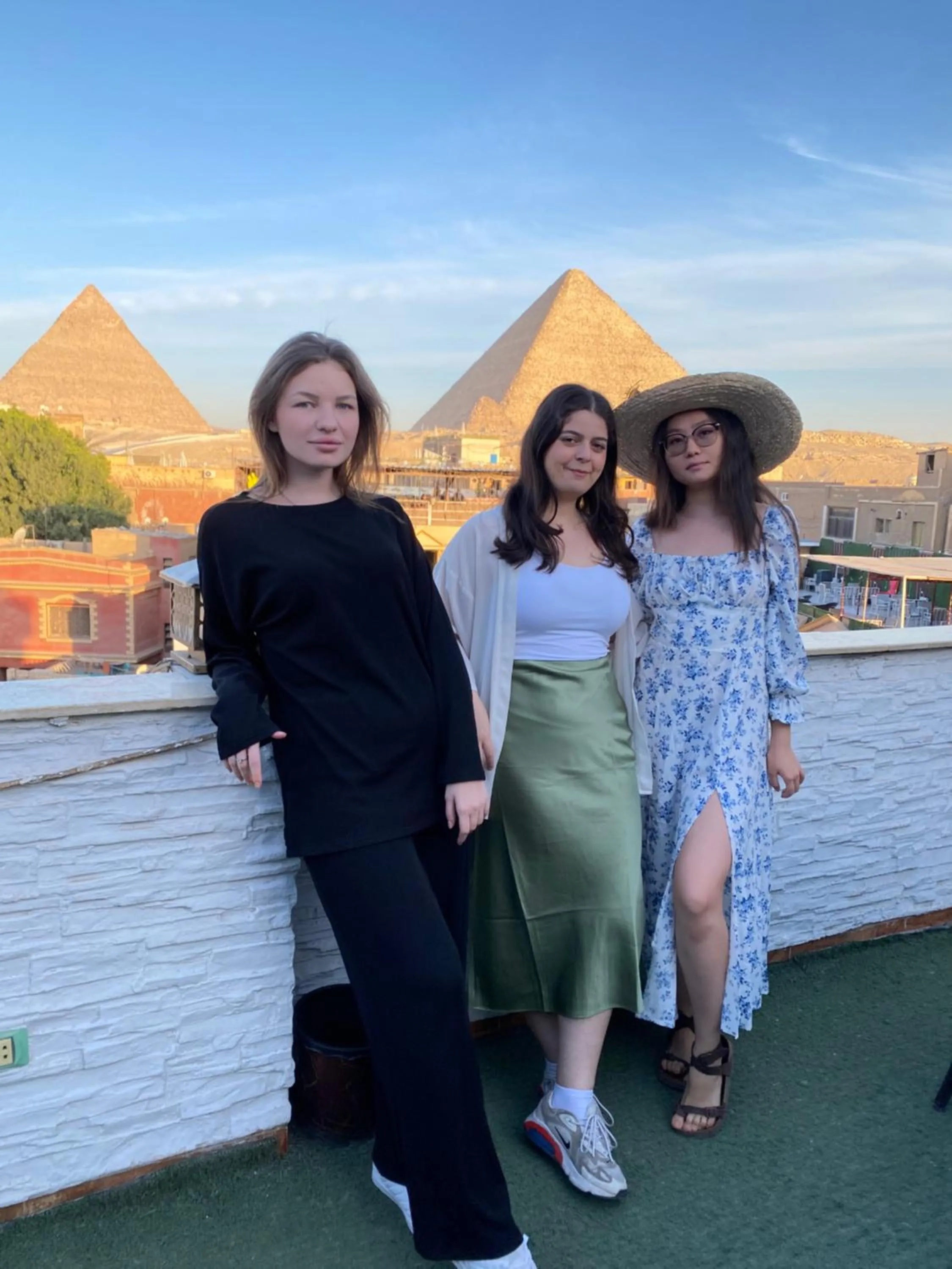 Restaurant/places to eat in Farsha Pyramids Inn