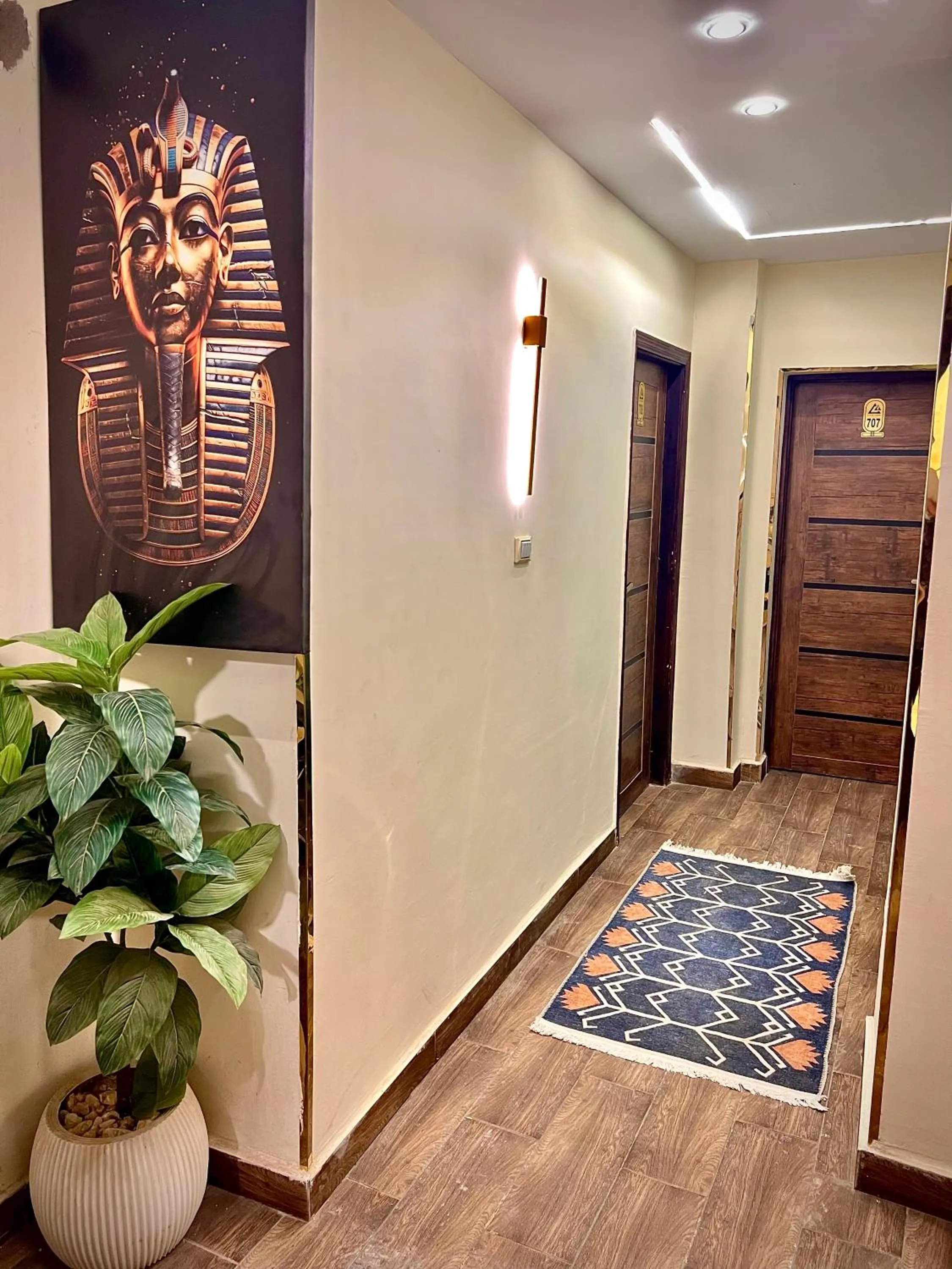 Property building in Farsha Pyramids Inn