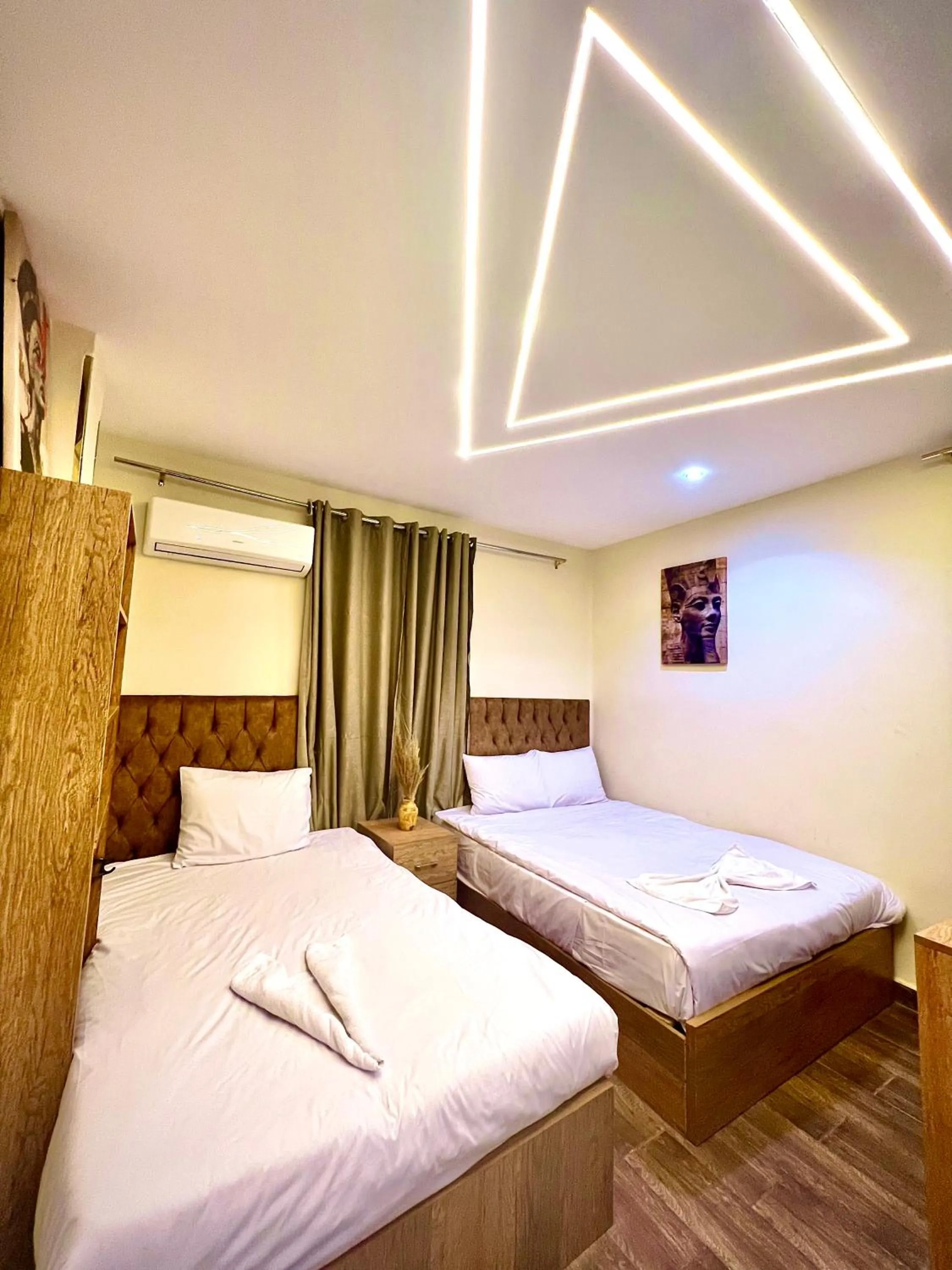 Bed in Farsha Pyramids Inn