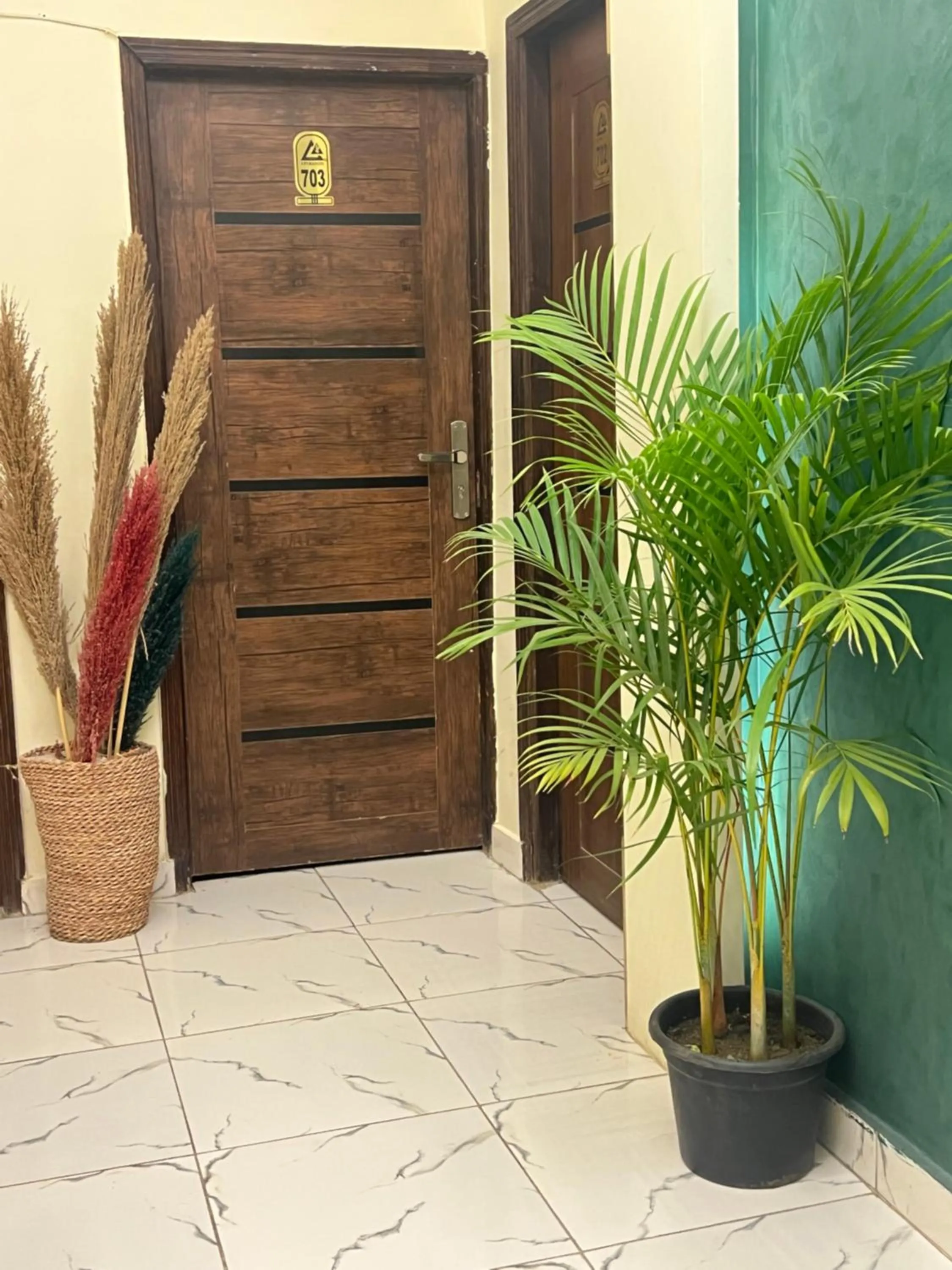 Property building in Farsha Pyramids Inn