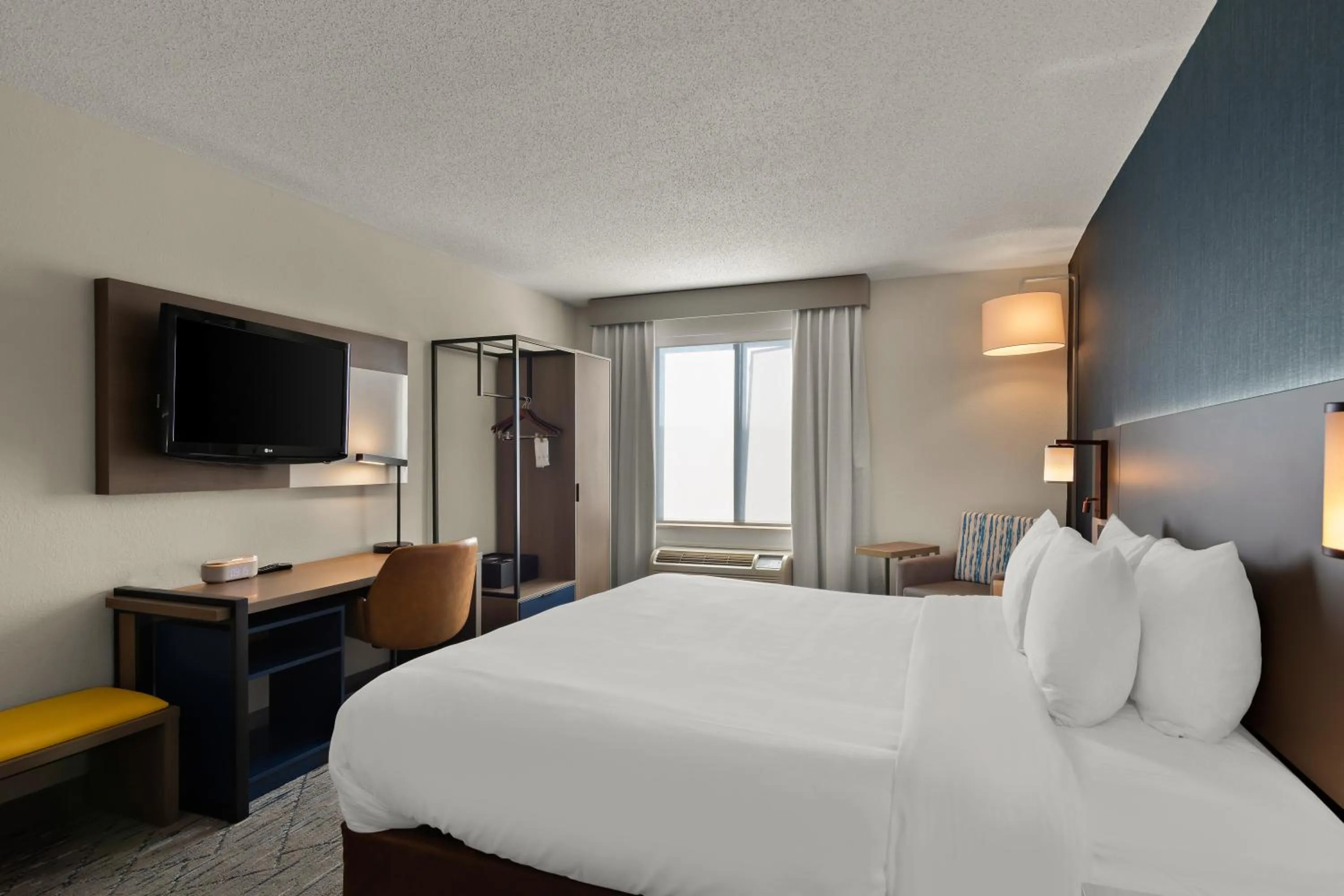 Bedroom, Bed in Comfort Inn & Suites Ashland - Richmond North