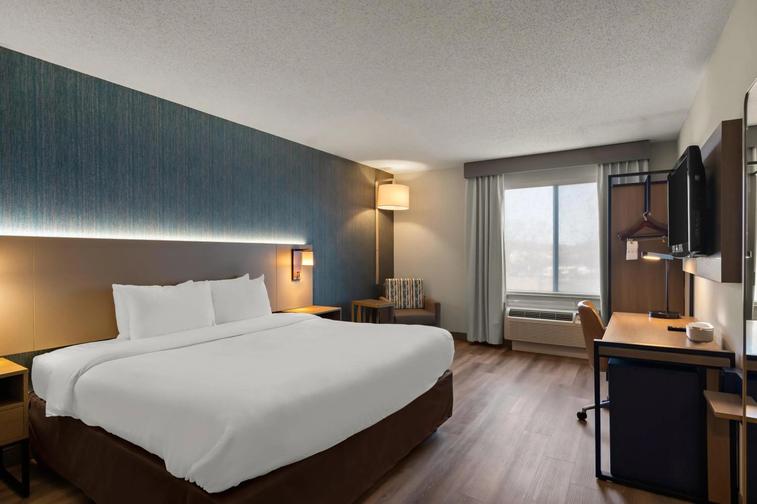 Bed in Comfort Inn & Suites Ashland - Richmond North