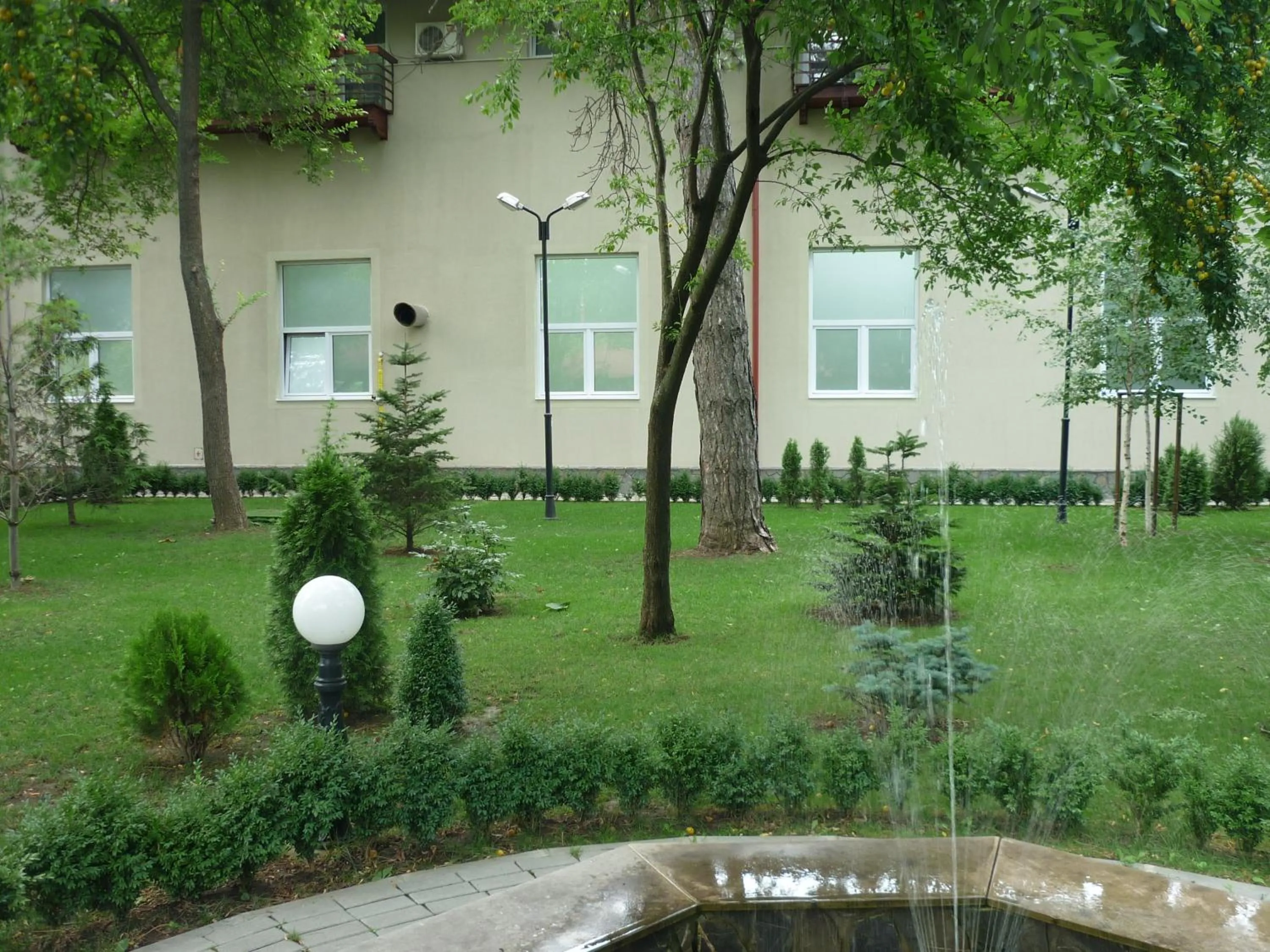 Garden in Hotel Baneasa Parc