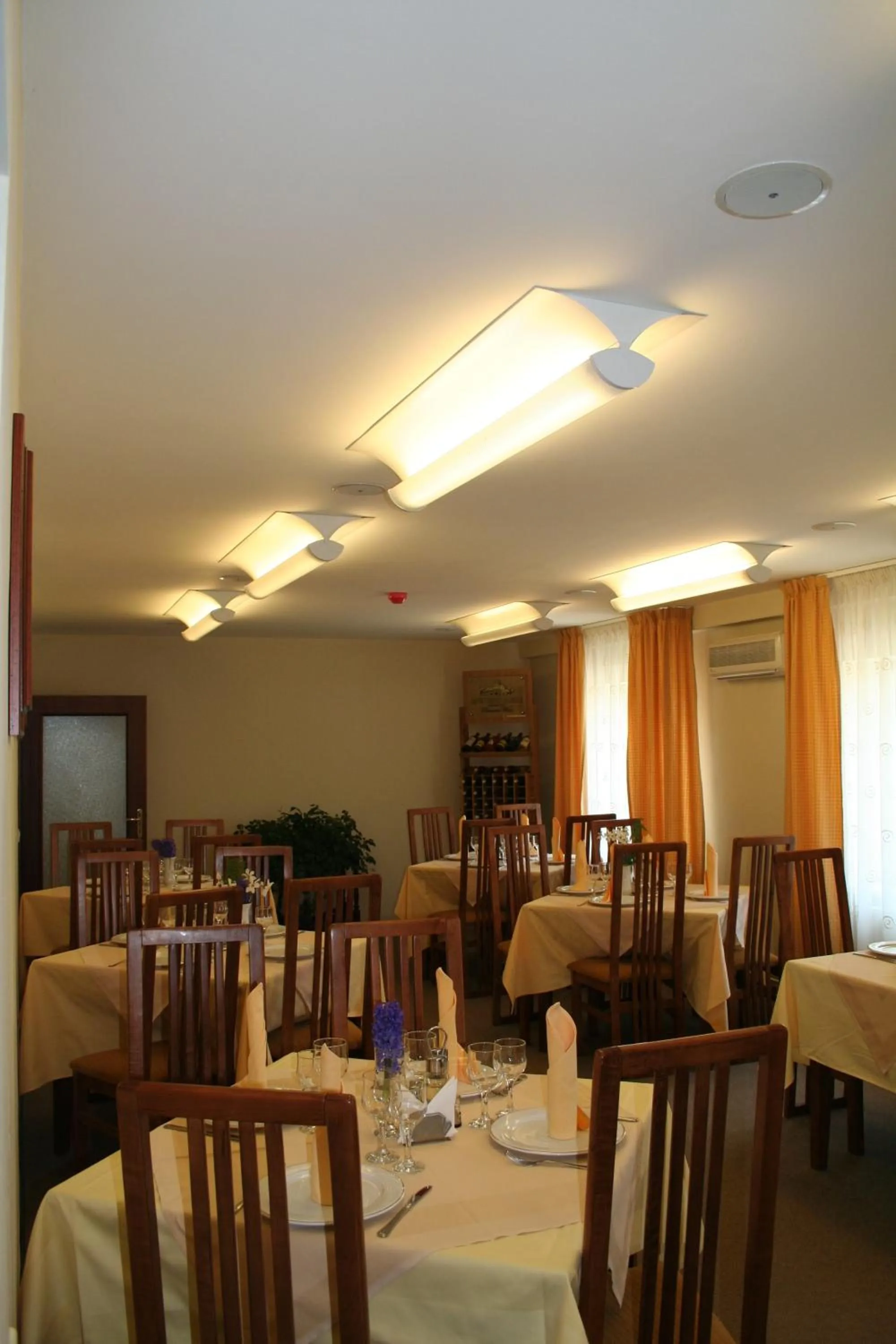 Restaurant/places to eat in Hotel Baneasa Parc