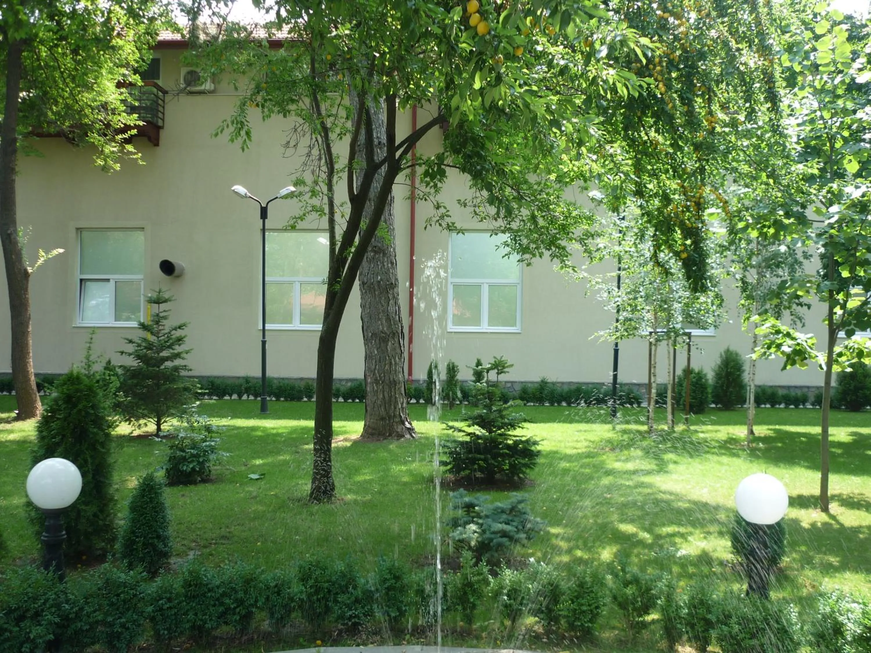 Garden in Hotel Baneasa Parc
