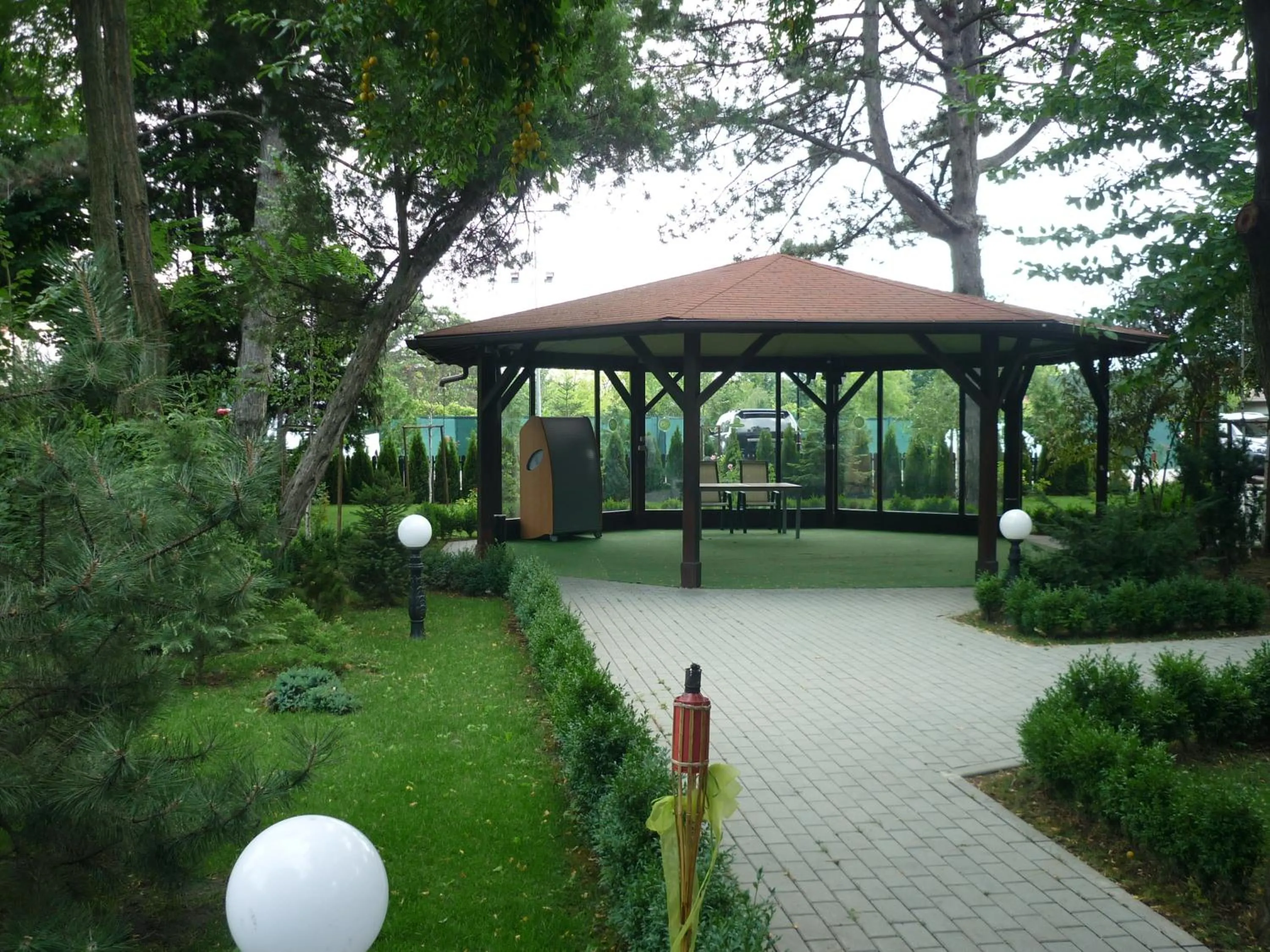Garden in Hotel Baneasa Parc