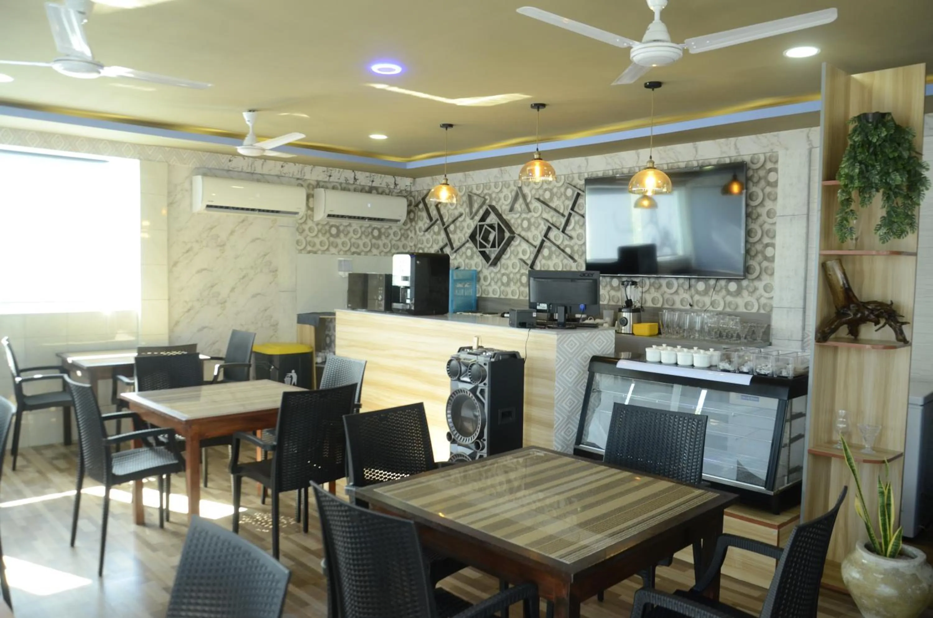 Isle inn {Fuvahmulah)