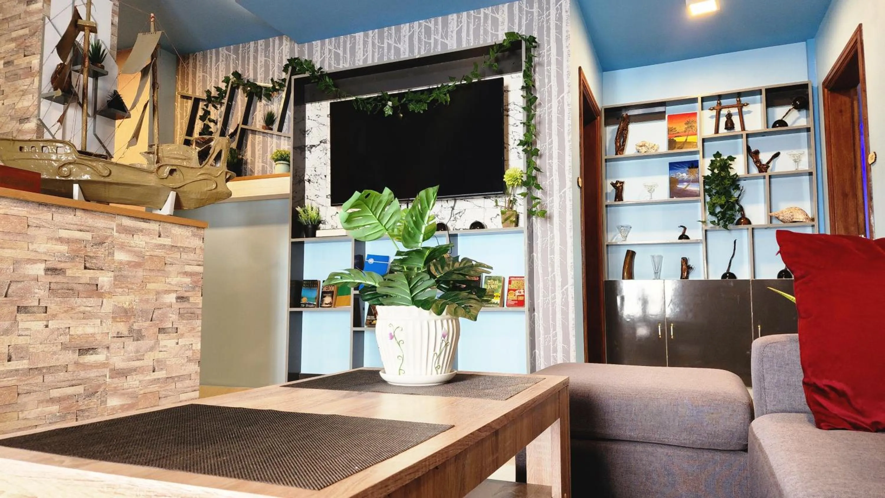 Seating area in Isle inn {Fuvahmulah)