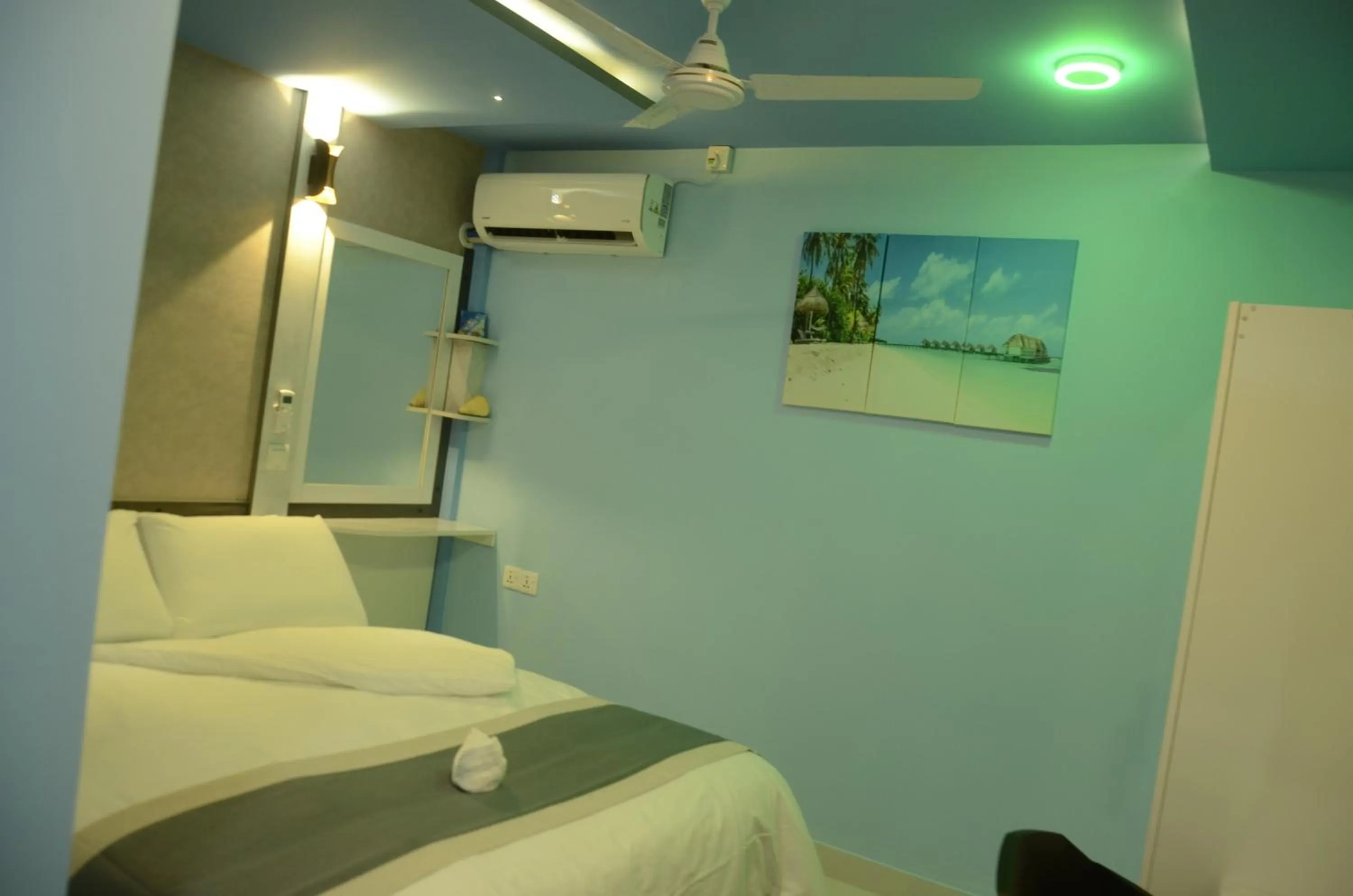 Bed in Isle inn {Fuvahmulah)
