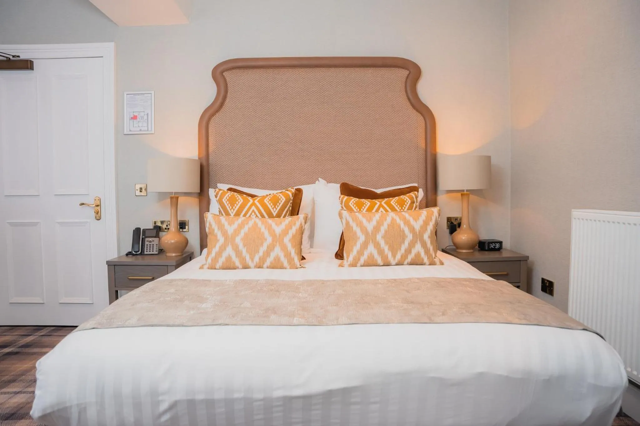 Photo of the whole room, Bed in Royal Scots Club